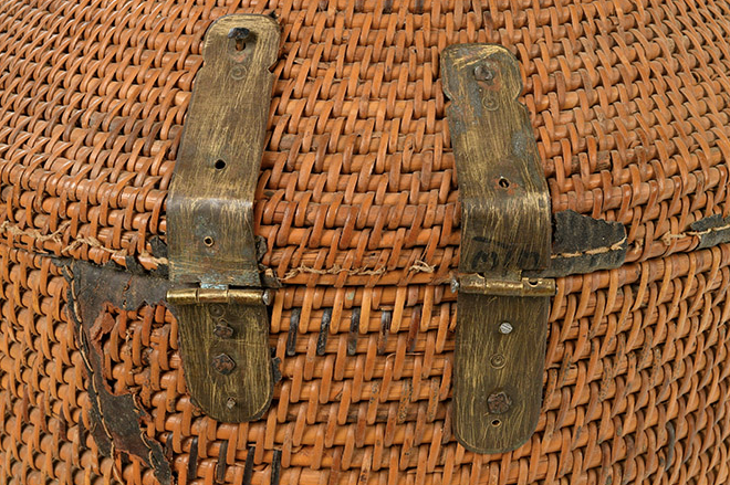 Panier en bois tressé à ferrure