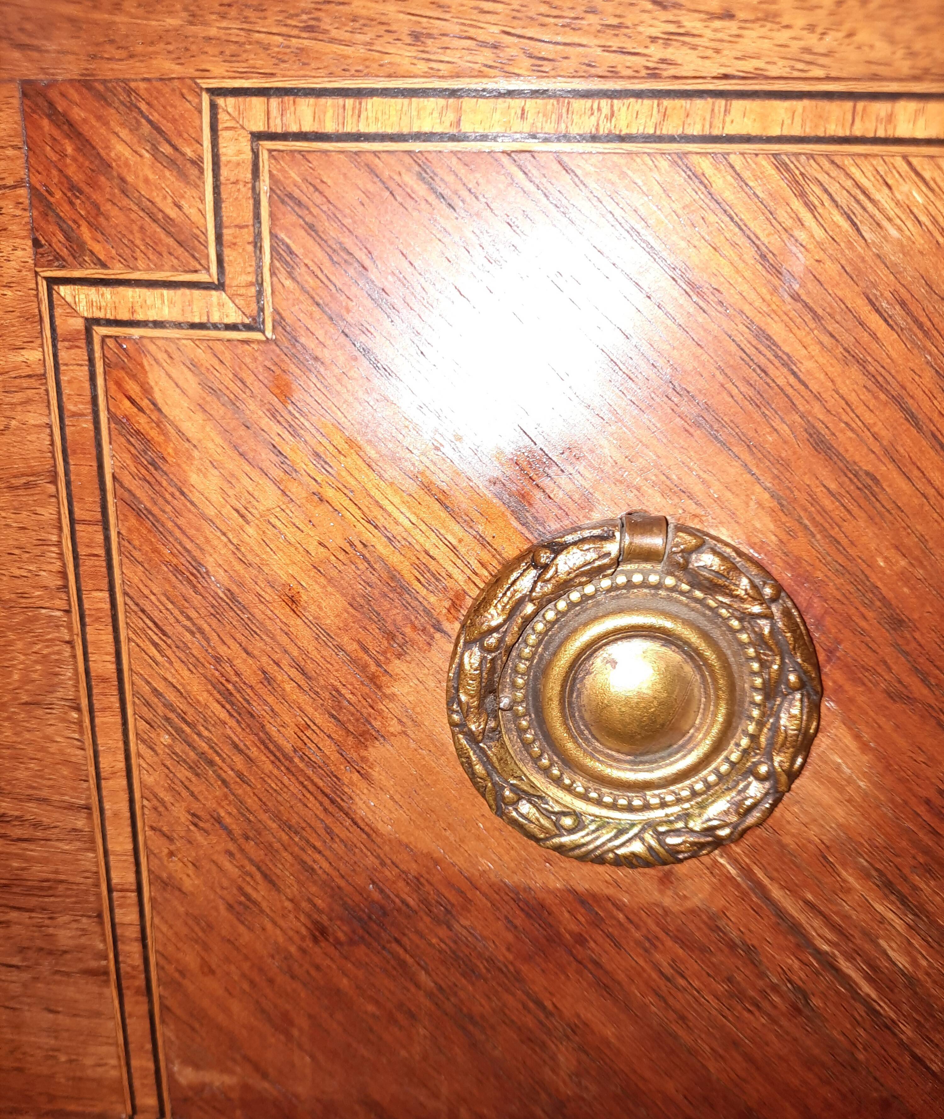 Commode de style transition en marquetterie