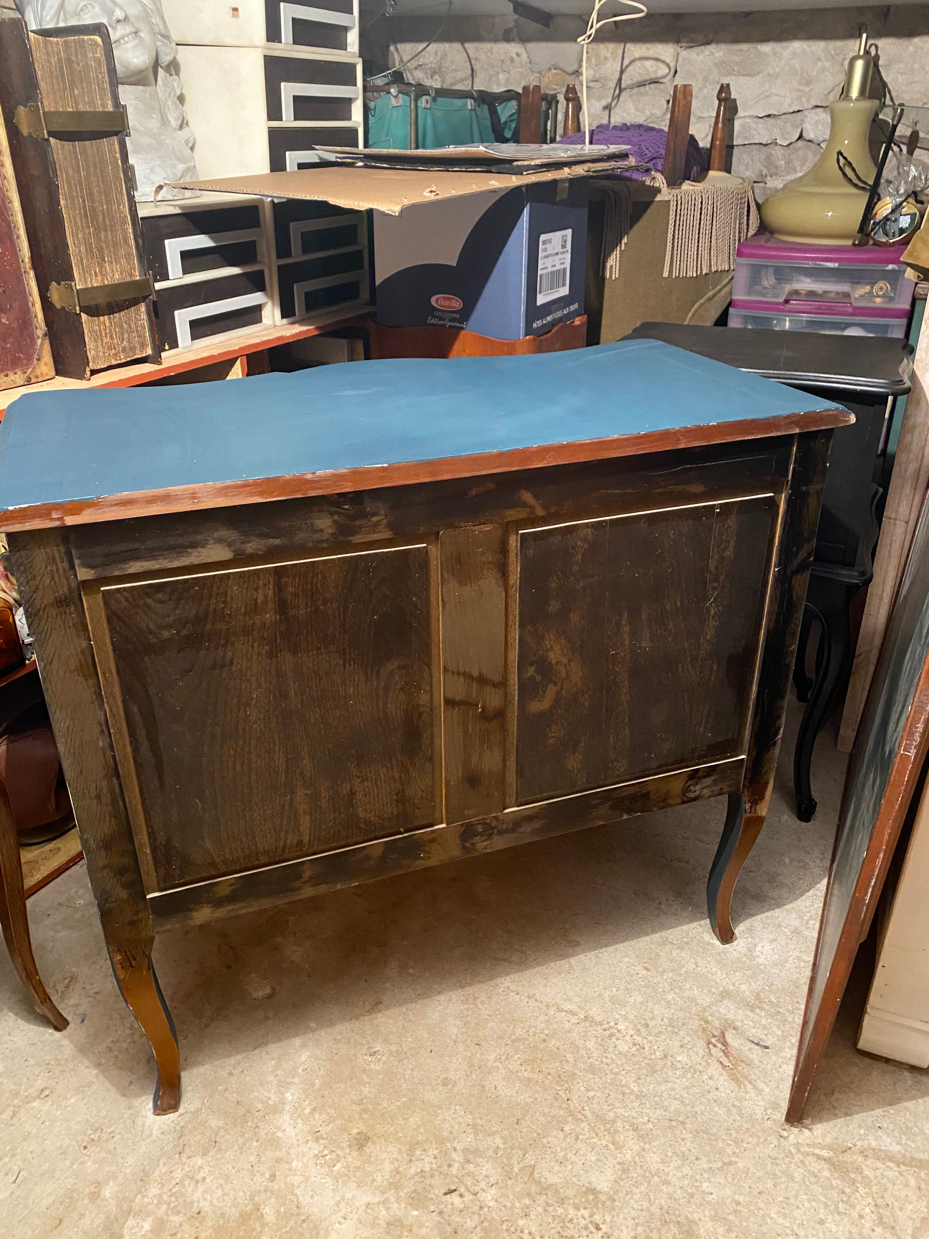 Antique chest of drawers