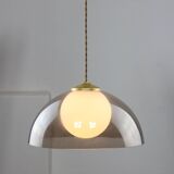Lampe à suspension italienne en laiton, opaline et plexiglas de l'ère spatiale