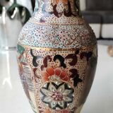 Chinese vase baluster in polychrome ceramics. Life scenes Japanese warriors/Samurai against a backdrop of wilderness