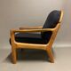 Fauteuil noir 1960 avec son estampille scandinave.