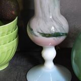 Vase sur pied en opaline et verre soufflé vintage 30 cm