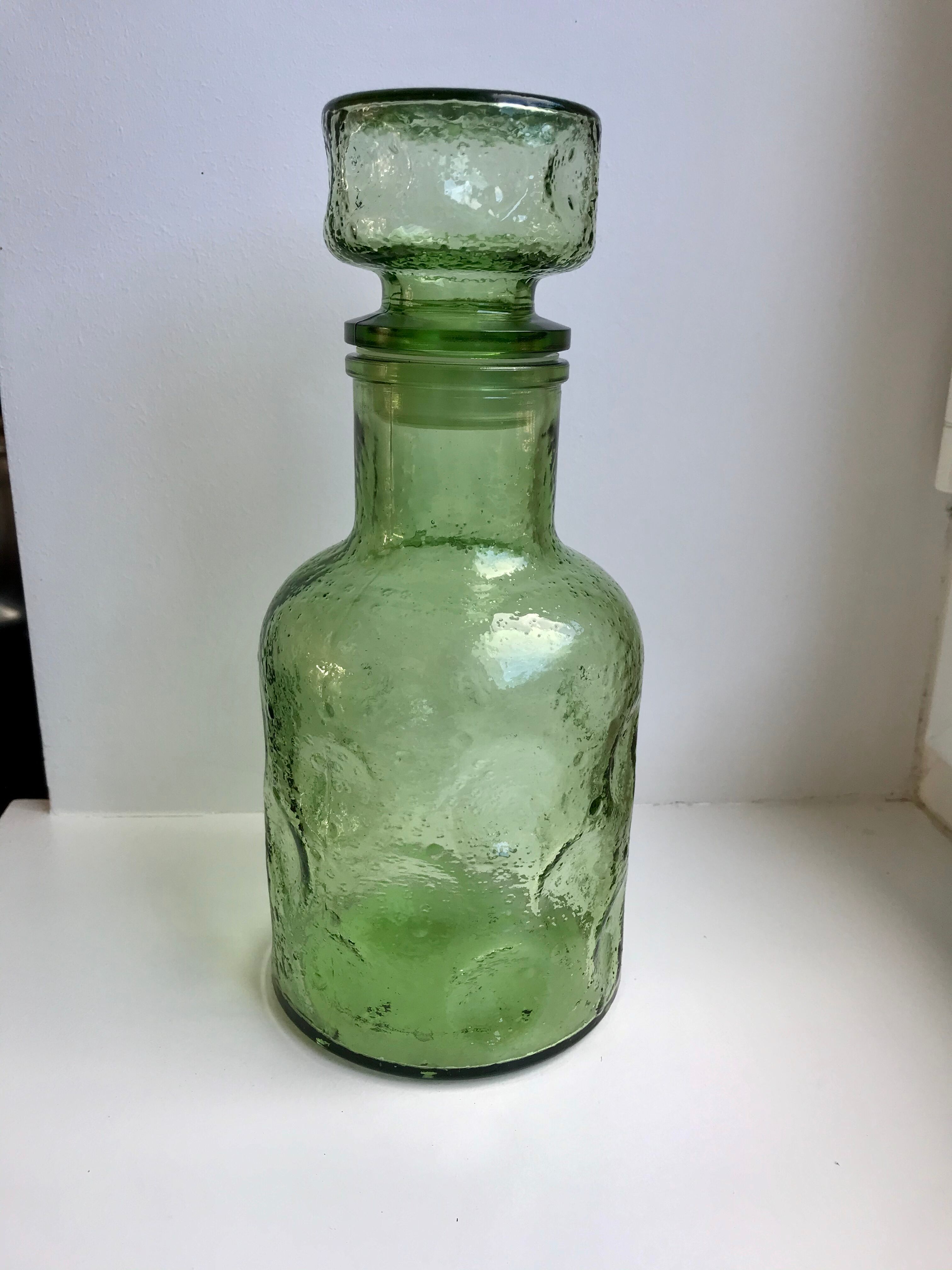 Decanter in green bubbled glass 70s