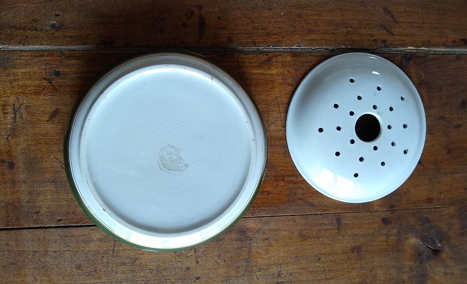 Dish for draining period strawberries Empire model Josephine manufacture Lunéville