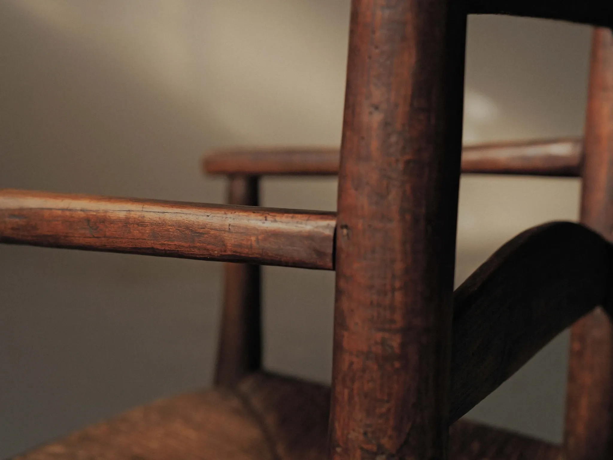 Fauteuil paysan en bois massif et paille, XIXᵉ siècle