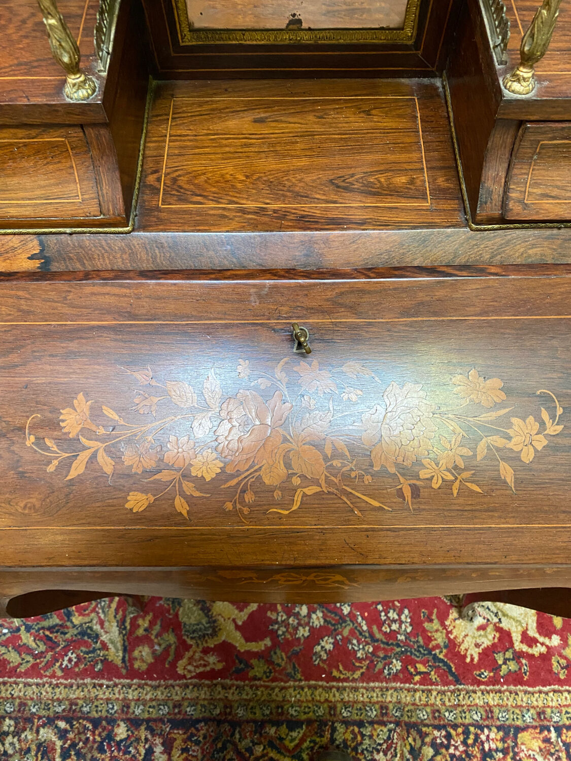 Wriitng desk laiding Louis XV style with secret compartment