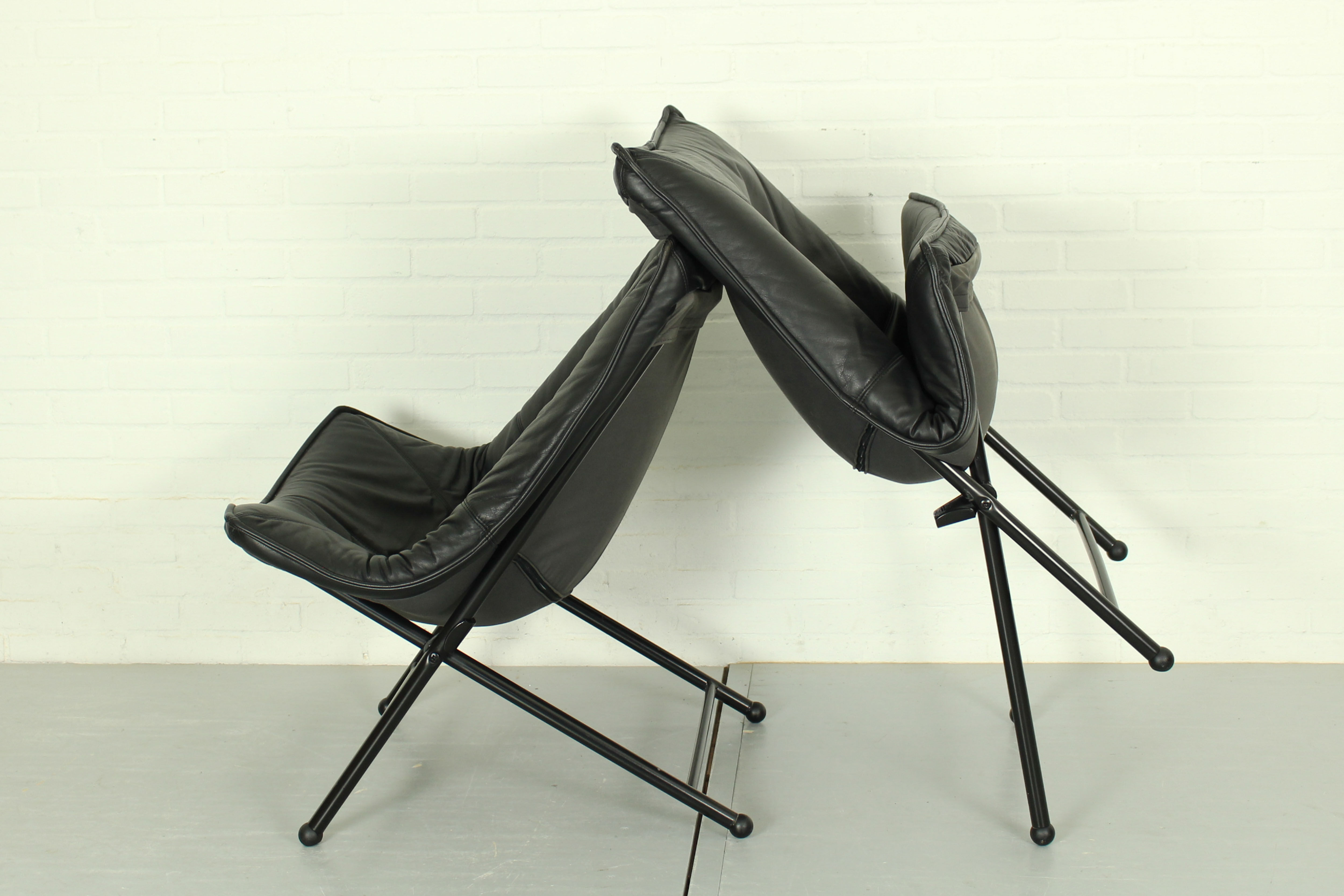 Folding Lounge Chairs in black leather by Teun van Zanten for Molinari, 1970s
