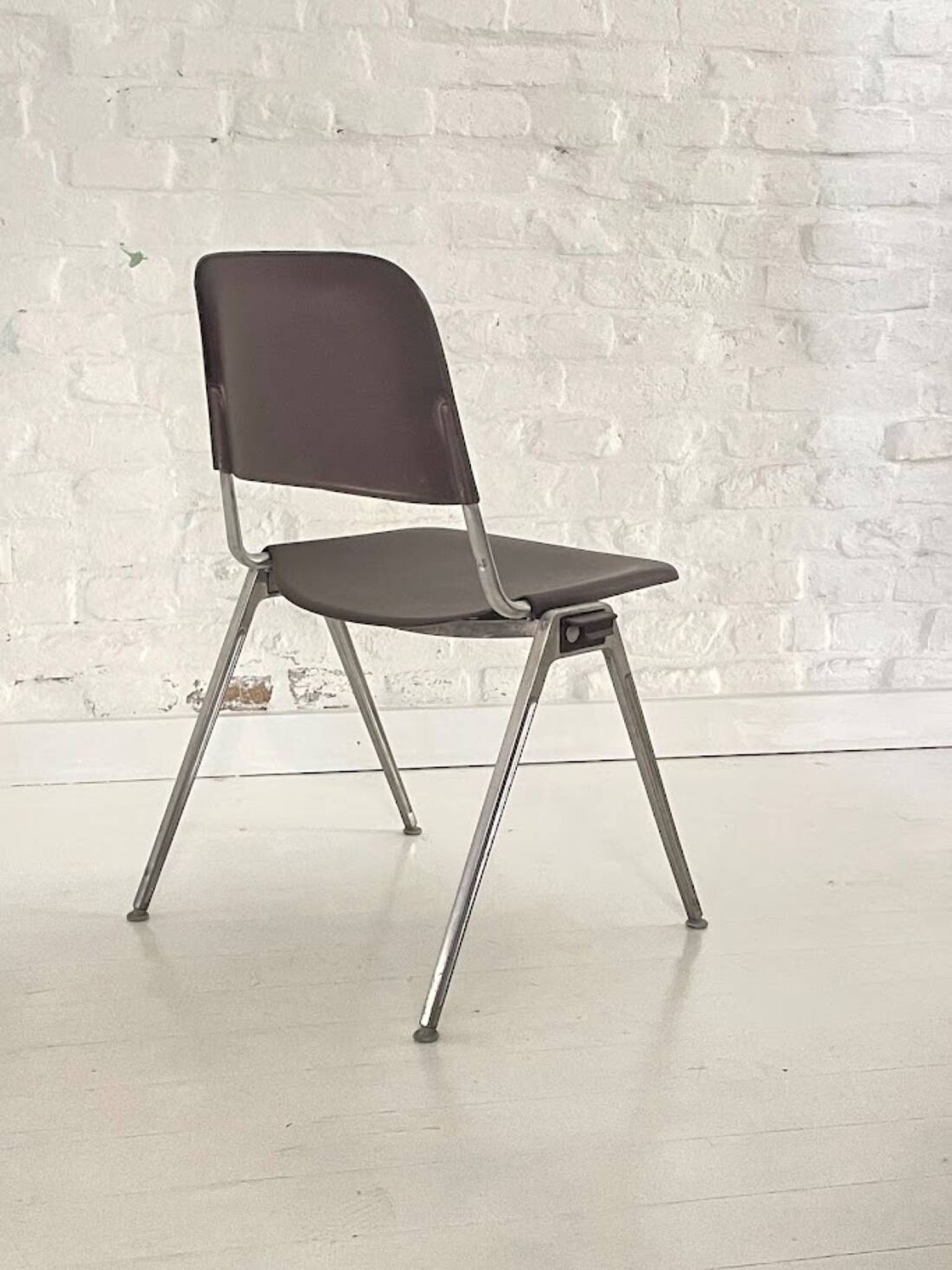 Vintage Knoll International 1601 Model stackable chairs 1970s