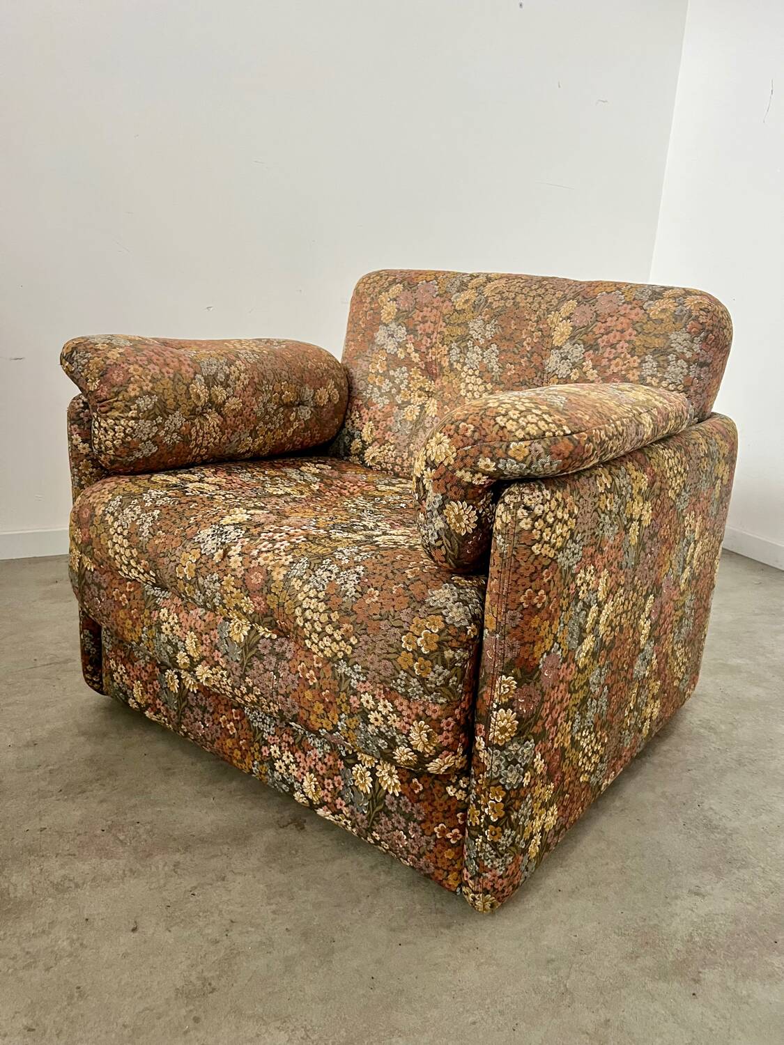 Old floral pattern armchair design Wittmann Austria Josef Hauffmann vintage
