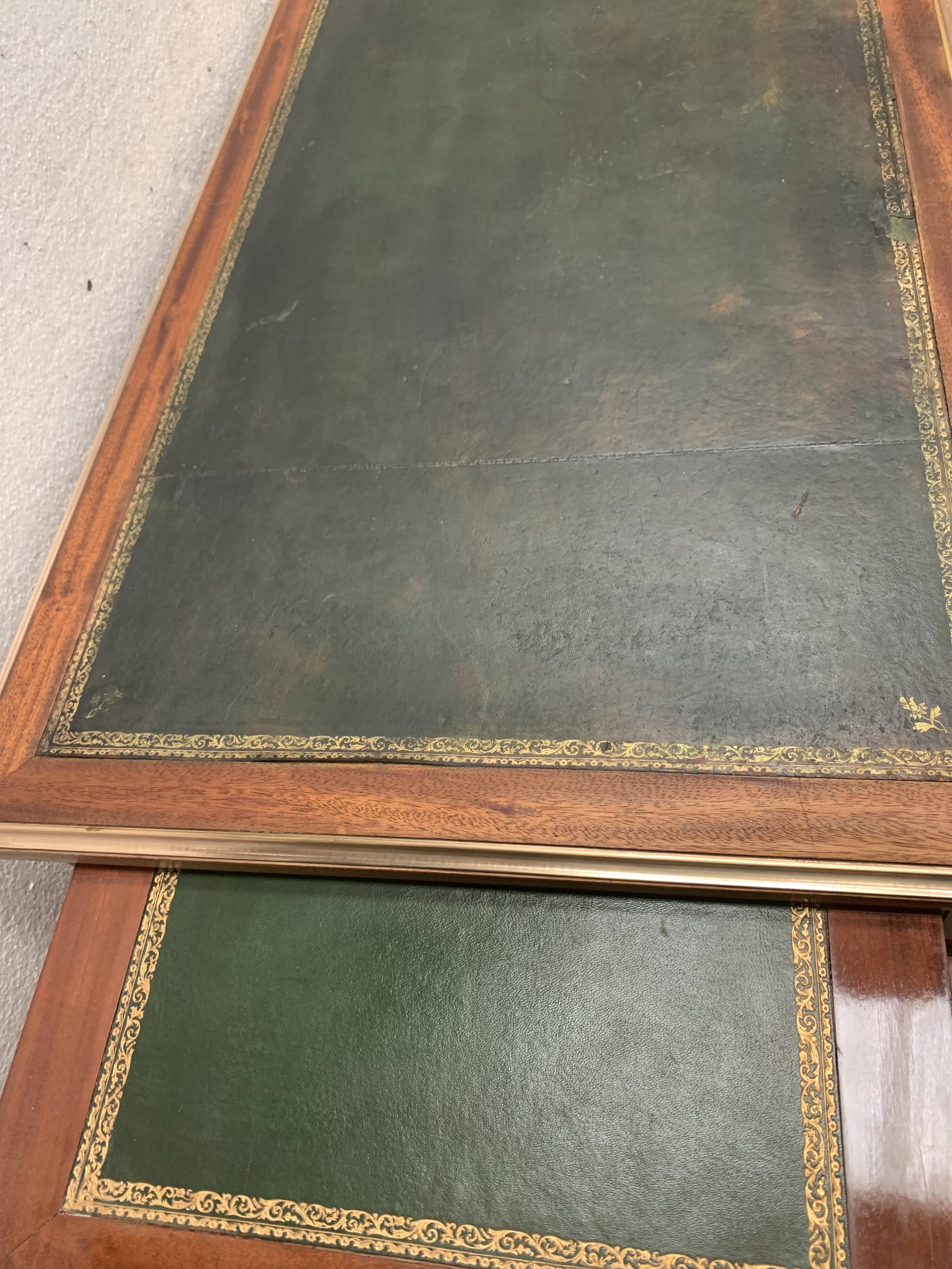 Flat desk louis XVI style Green leather top XX century