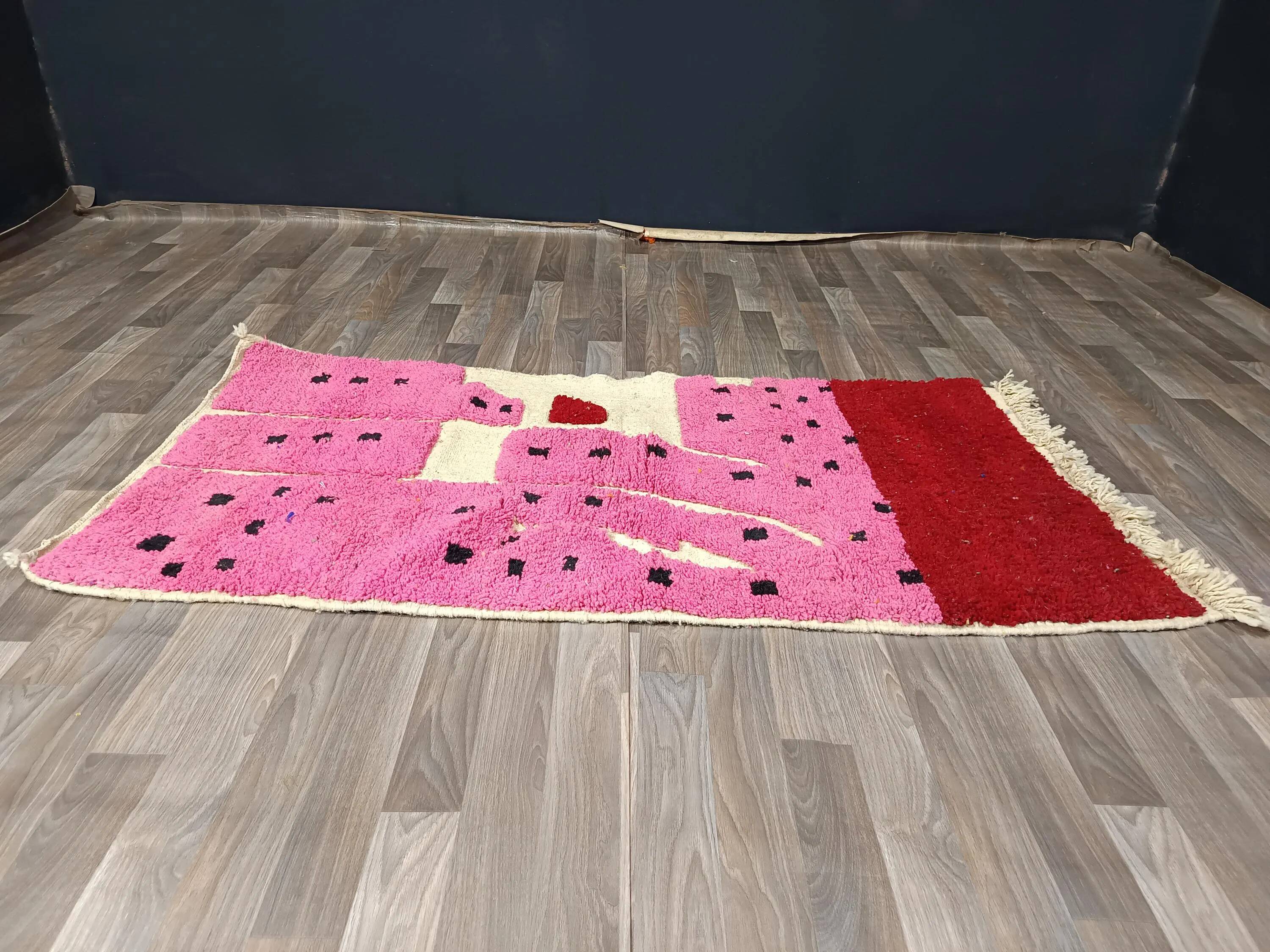 Handwoven Moroccan rug, natural wool, 250cm x 150cm, elegant decoration.