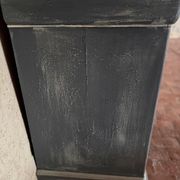 Commode Louis Philippe datant du 19e siècle avec marbre, peinture et patine