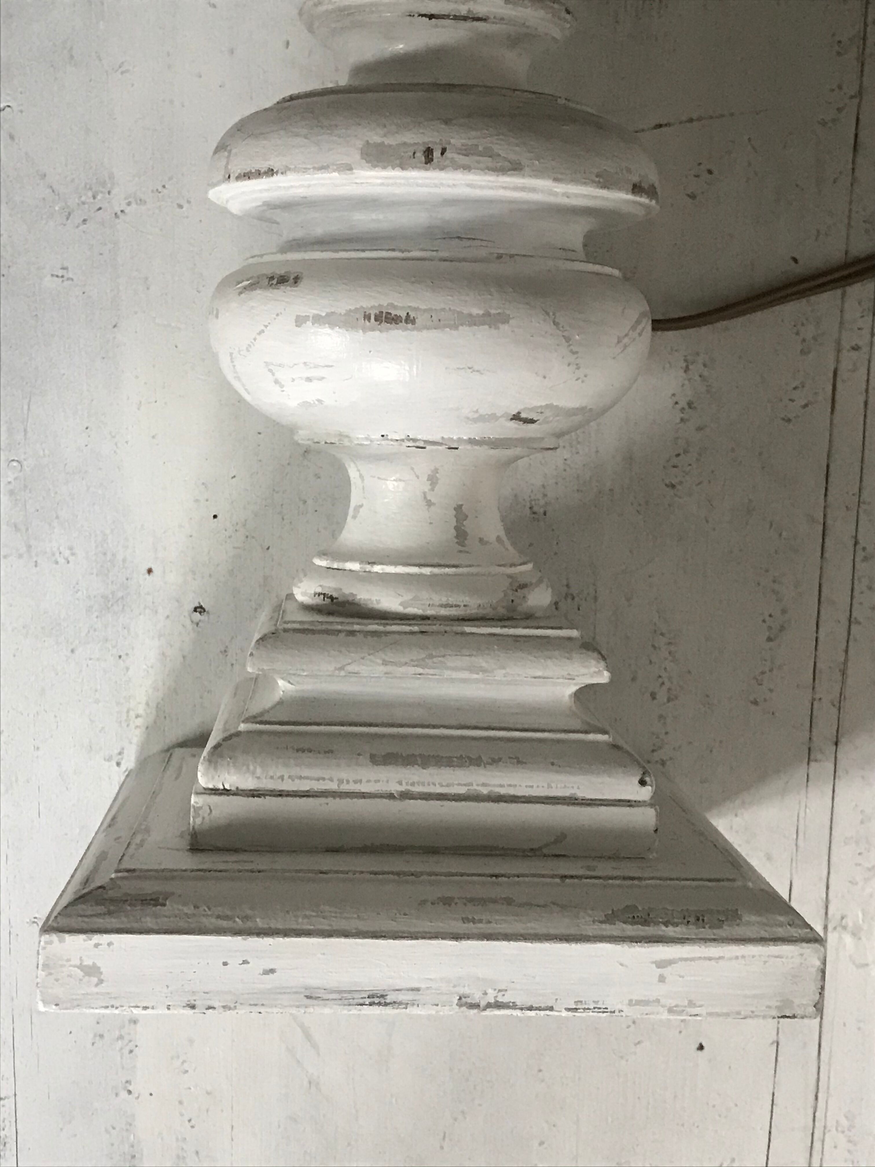 Wooden baluster lamp