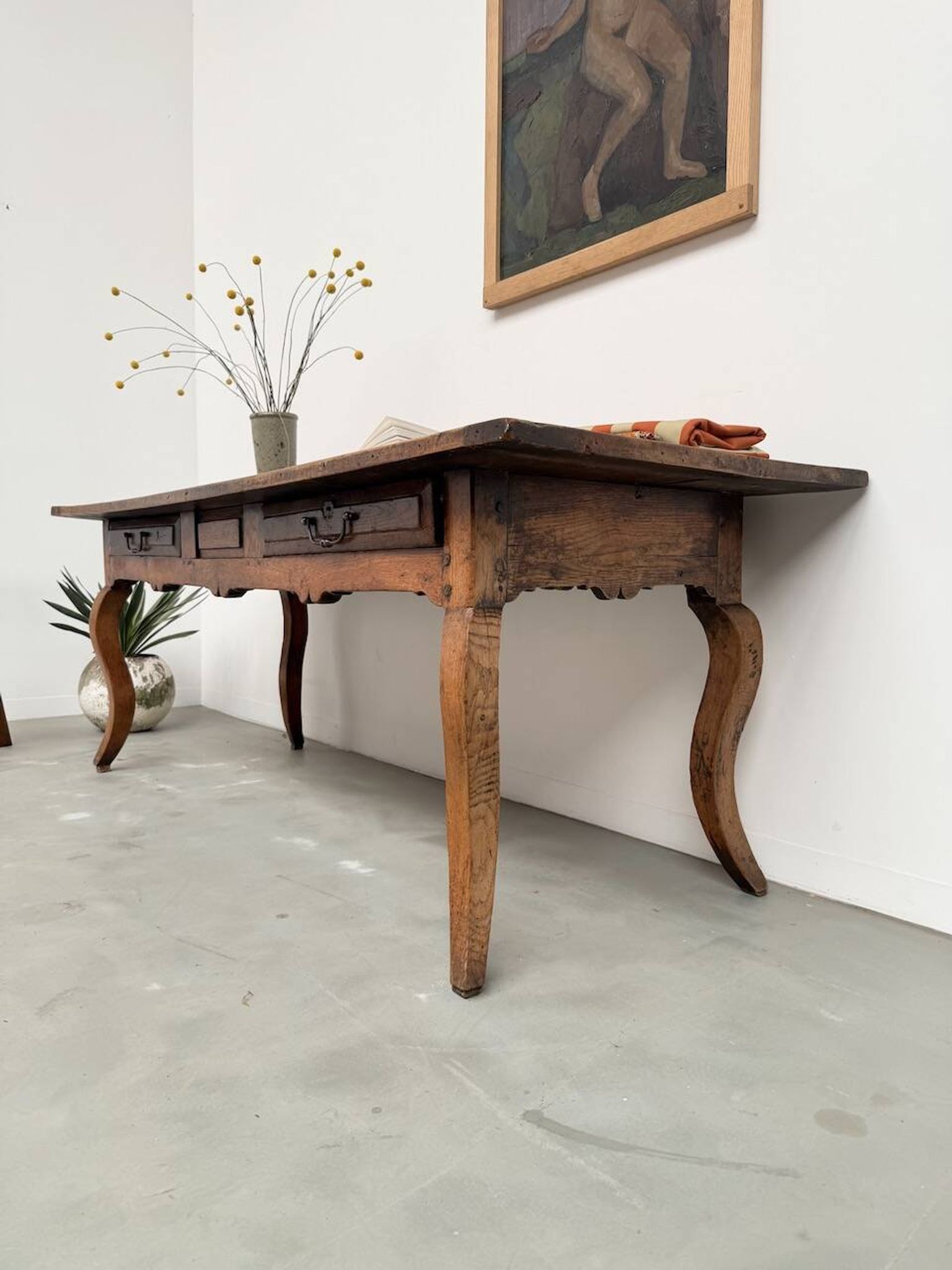 Table, drapière en noyer, XIXème s.