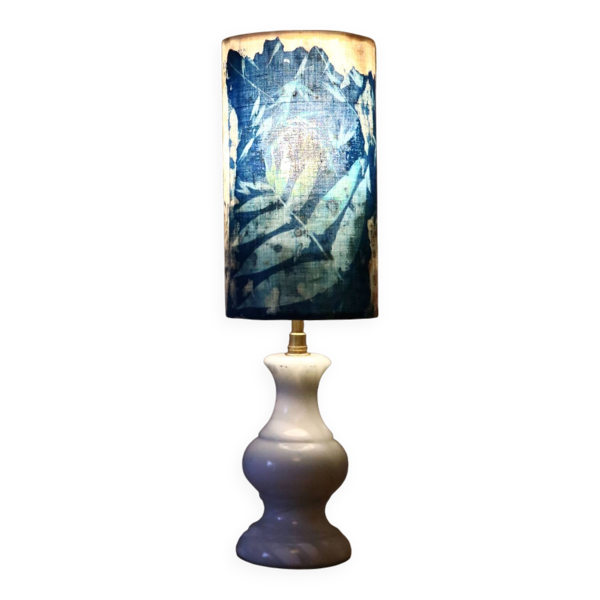 Lampe pied en albâtre bleu et abat jour fait main en cyanotype