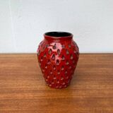 Strawberry ceramic vase from the mid-century by Fratelli Fanciullacci for Bitossi, 1960s.