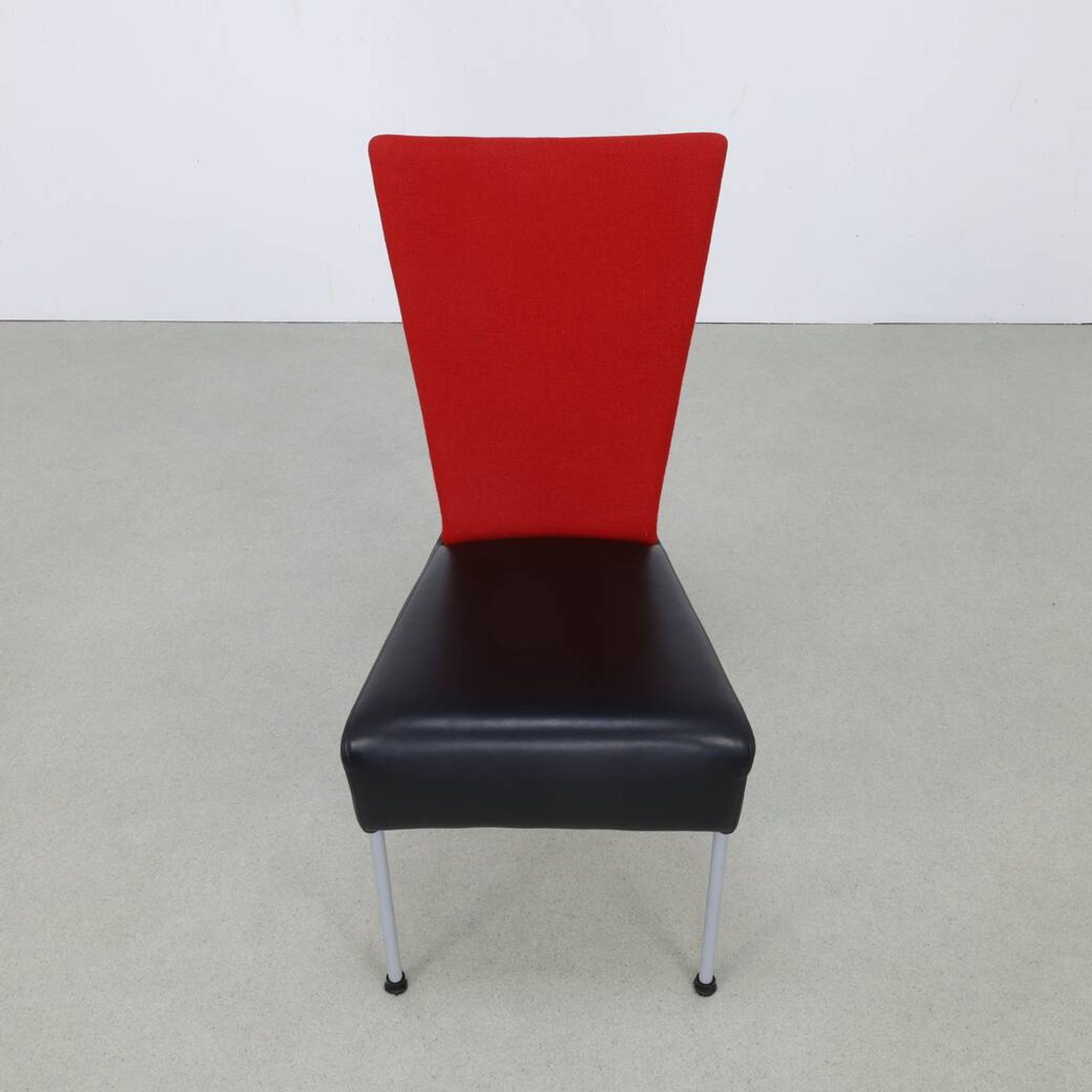 Ensemble de 4 chaises de salle à manger postmodernes bicolores, années 1980