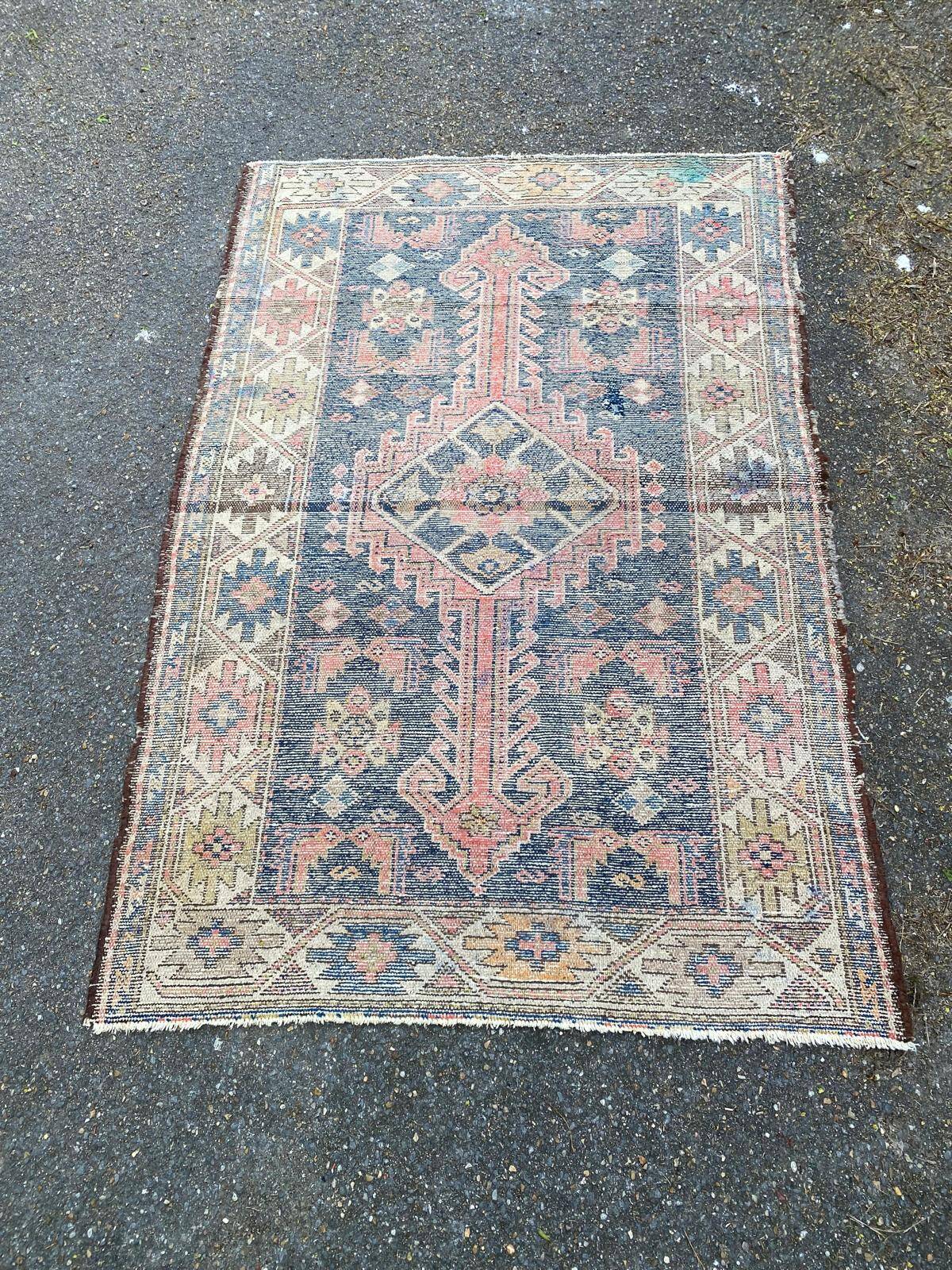 Turkish Shirvan Persian rug in knotted blue wool, 100x160cm.