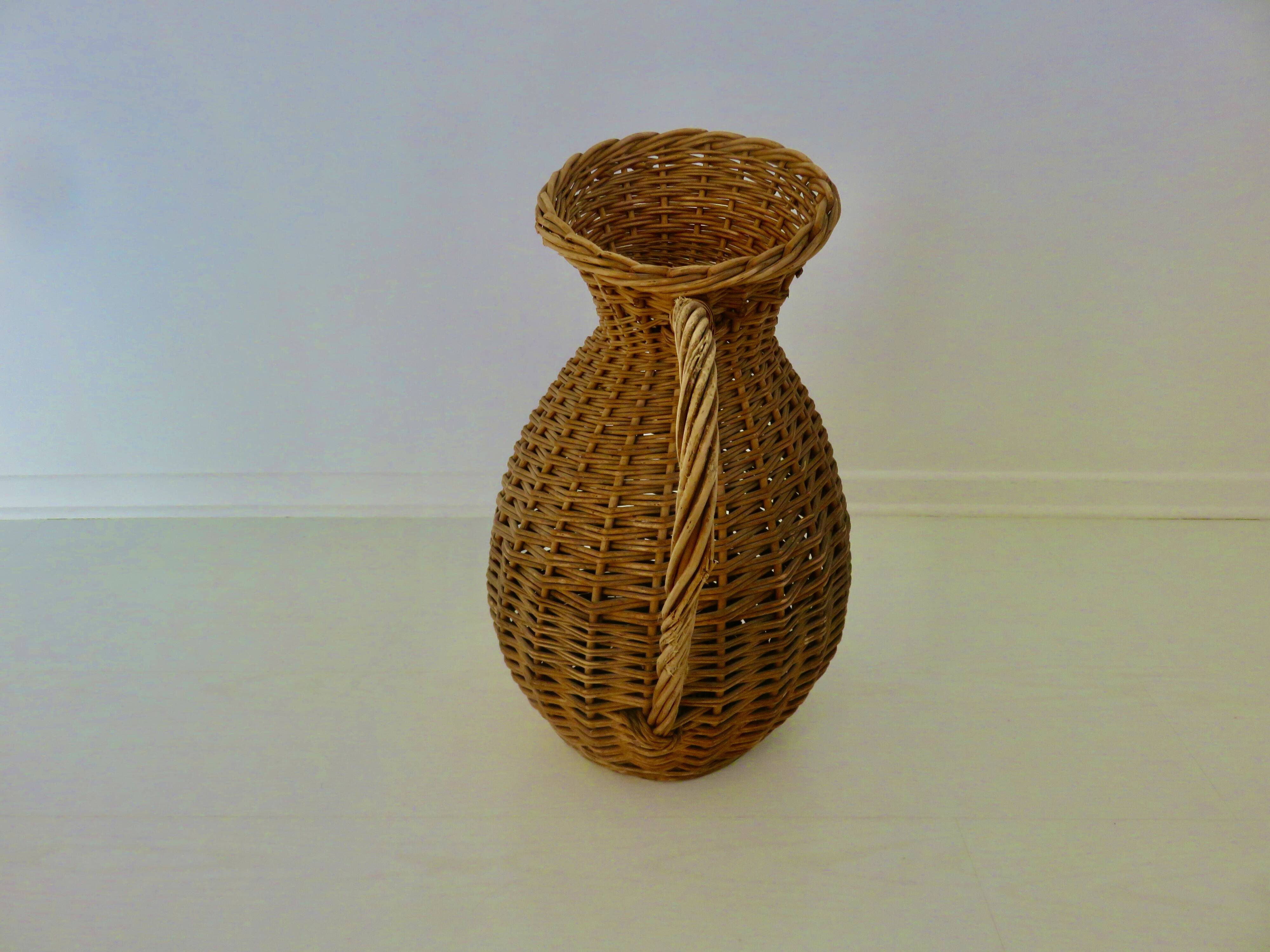Imposant vase "pichet" en rotin, sud de la France, French Riviera, 1970