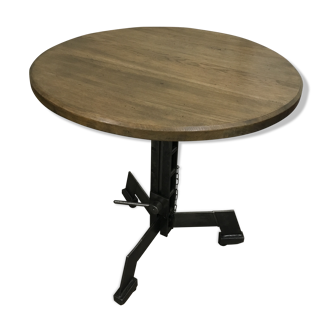 Table / Eat standing