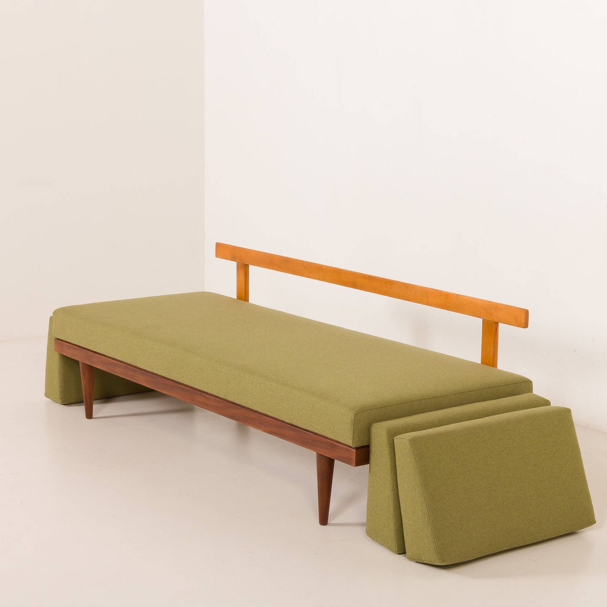 Svane daybed suit, set of 2 sofas and a side table by Igmar Relling, Norwa