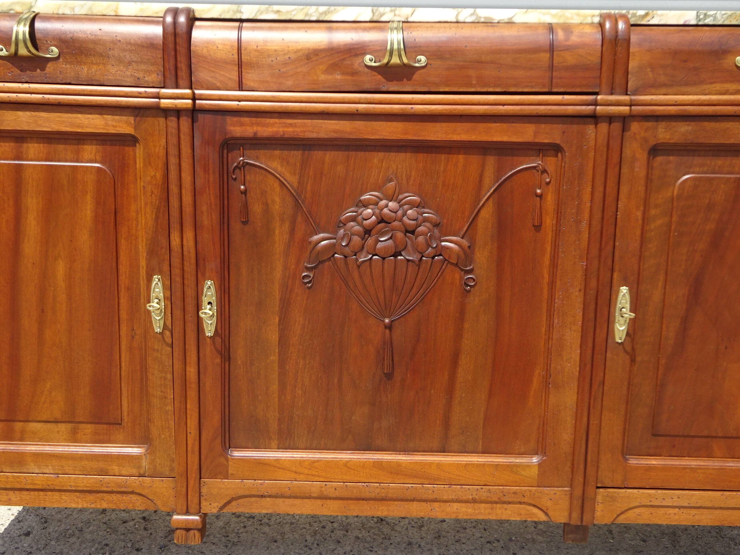 Art Deco sideboard in walnut with a marble top