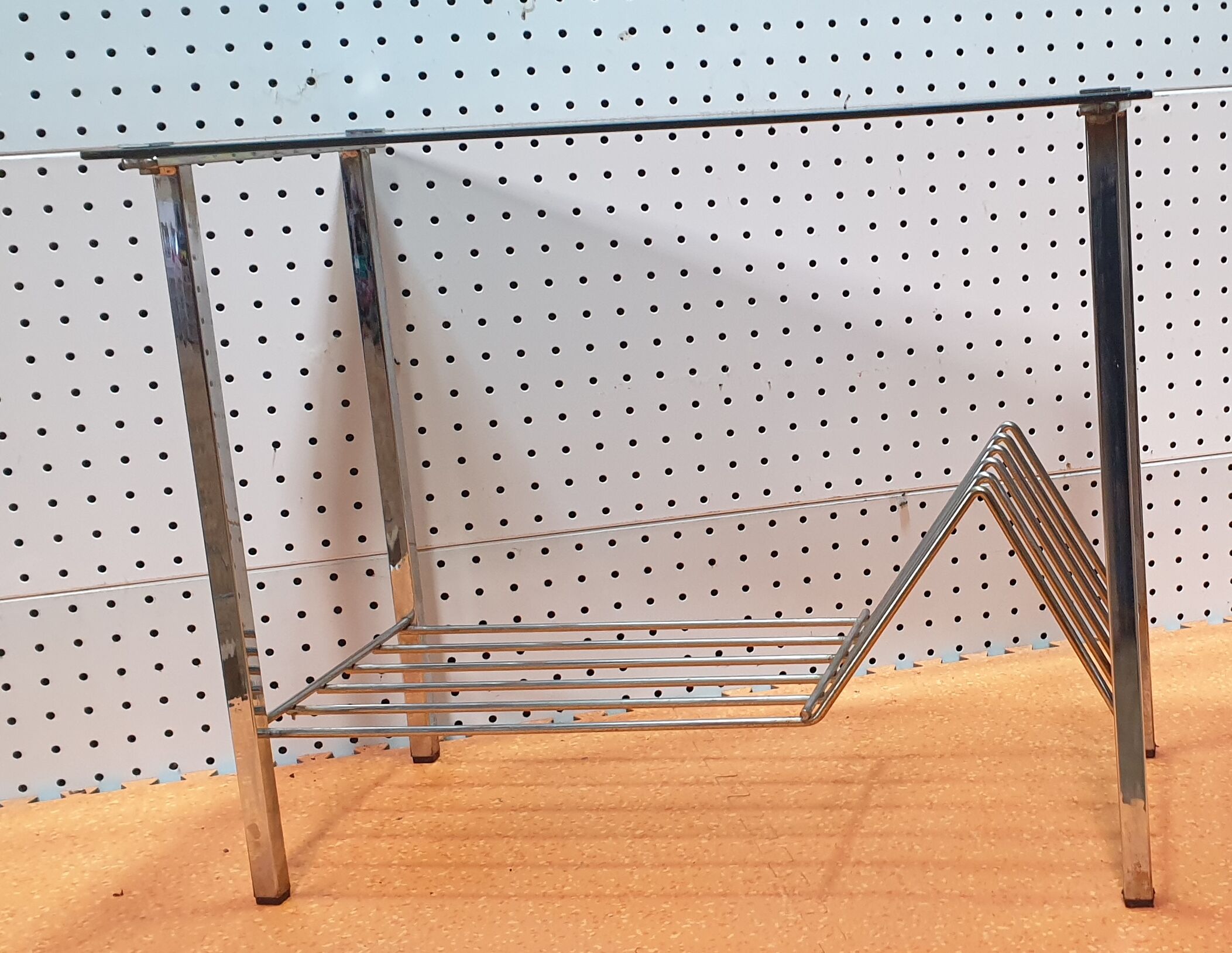 Vinyl holders and magazines vintage sofa tip