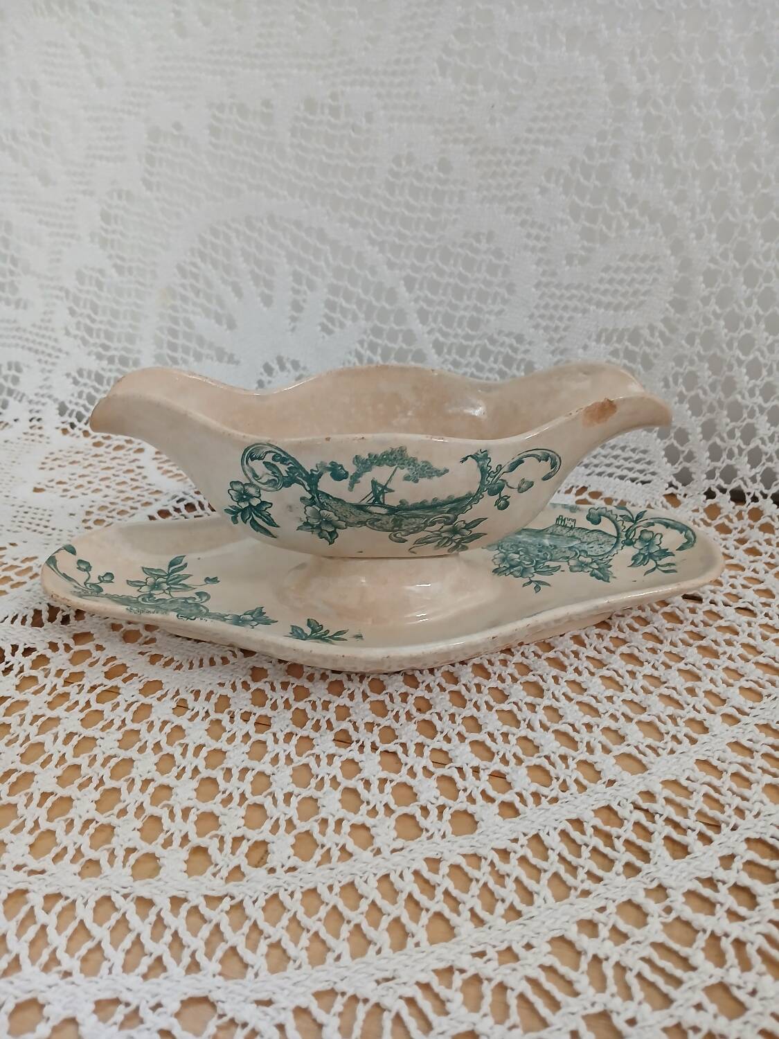 Saucière ancienne en Terre de fer