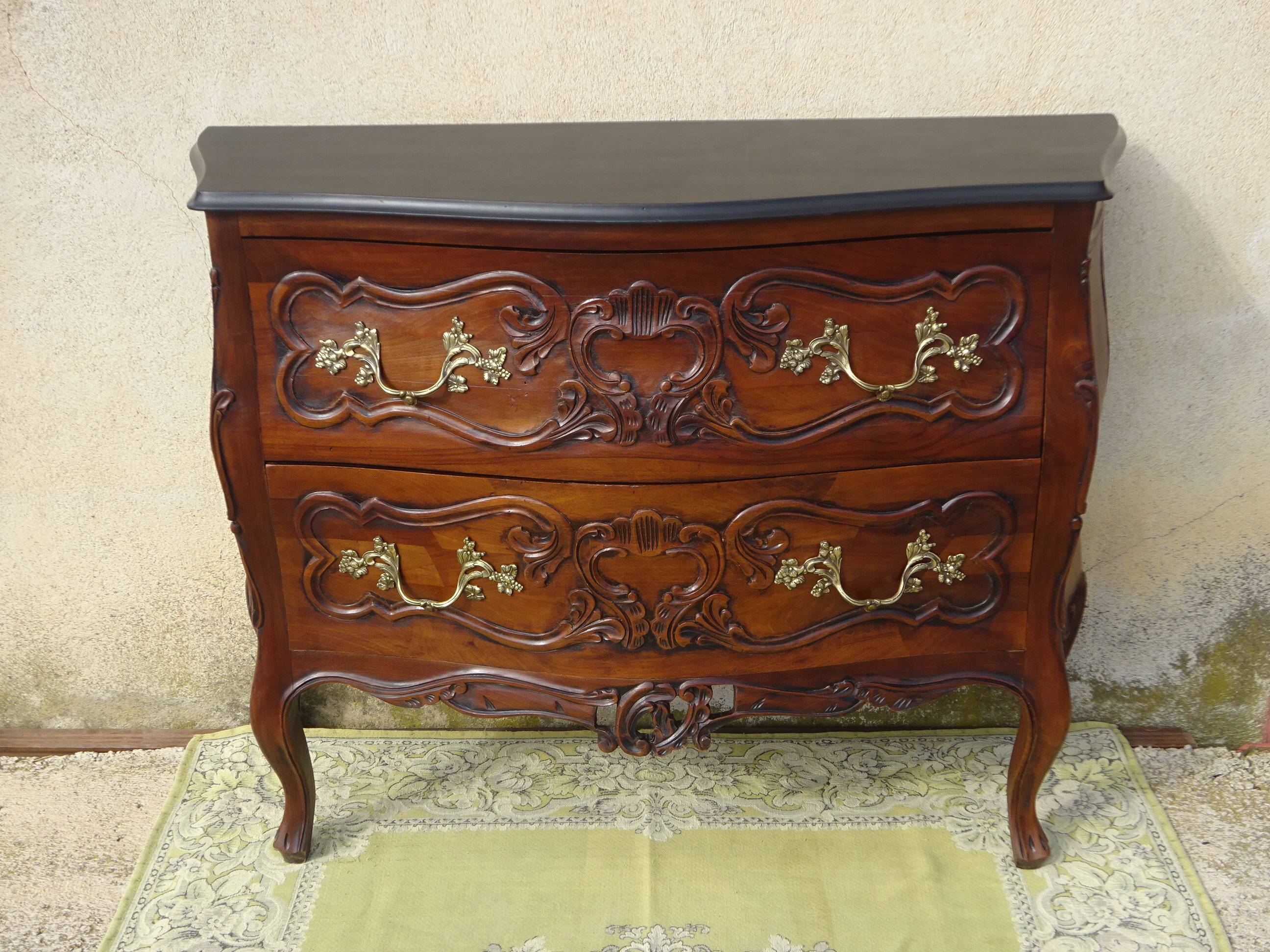 Commode galbée sur 3 faces, 1950s