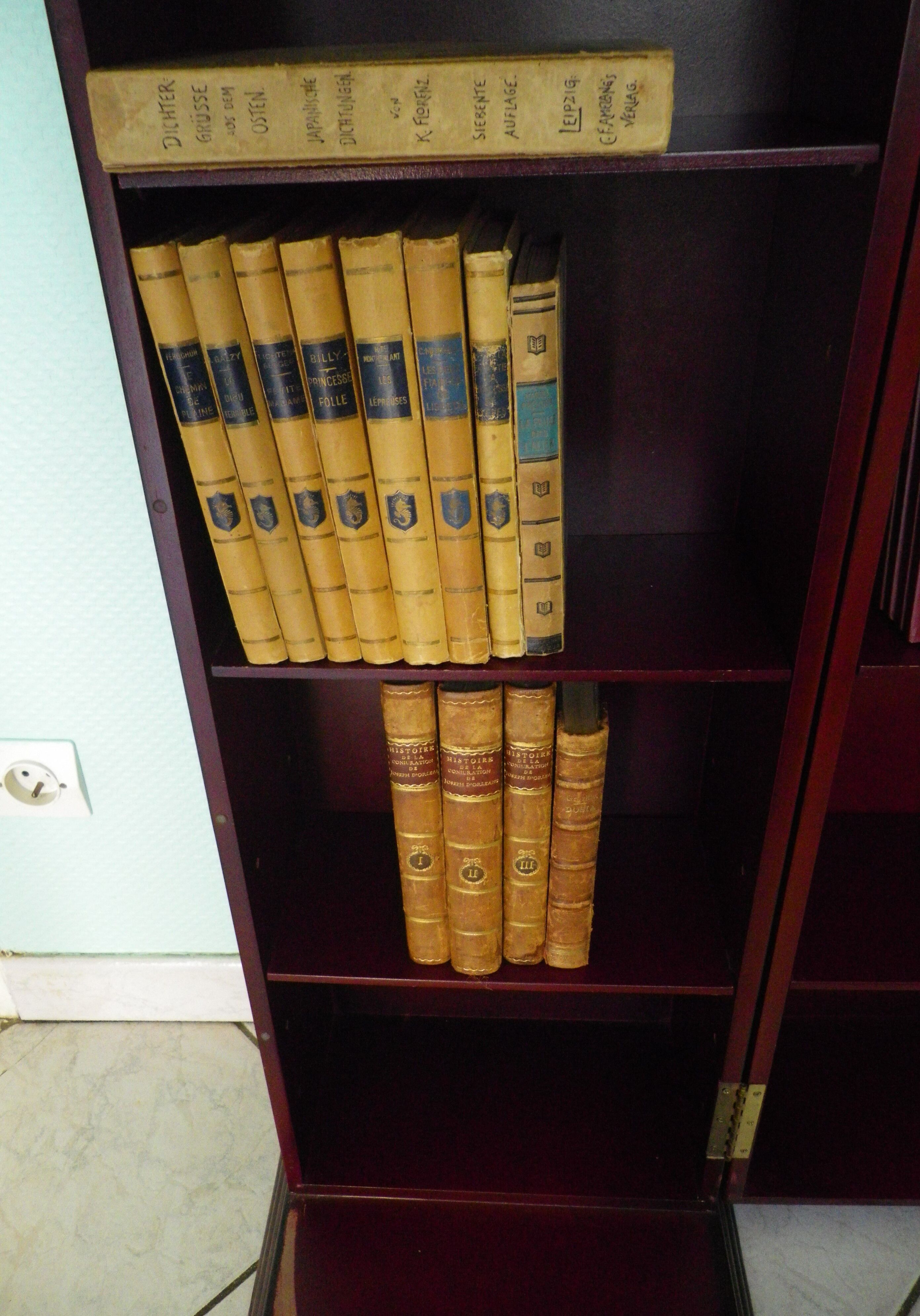 Wooden extra cabinet (selette), 2 interior storage spaces with 6 modular shelves