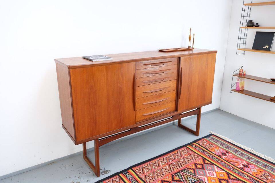 Mid-Century Dyrlund teak sideboard, dating from the 1960s/70s, with a retro vintage design.