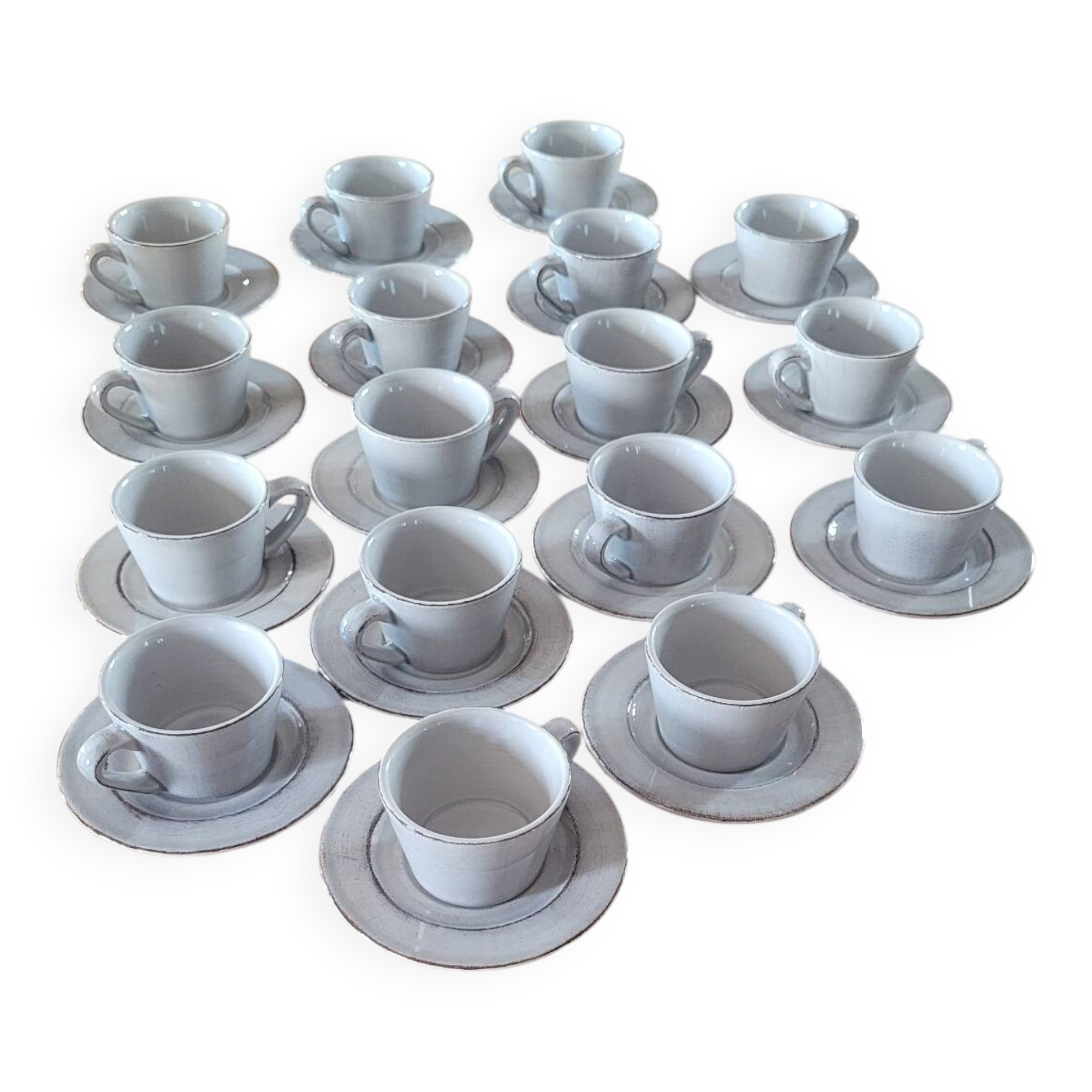 17 hand-painted stoneware coffee cups and saucers (ideal for professional use)