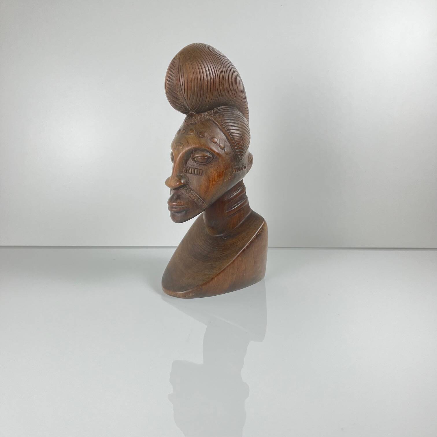Hand-carved female bust in black wood, Baoulé style, 1960/90