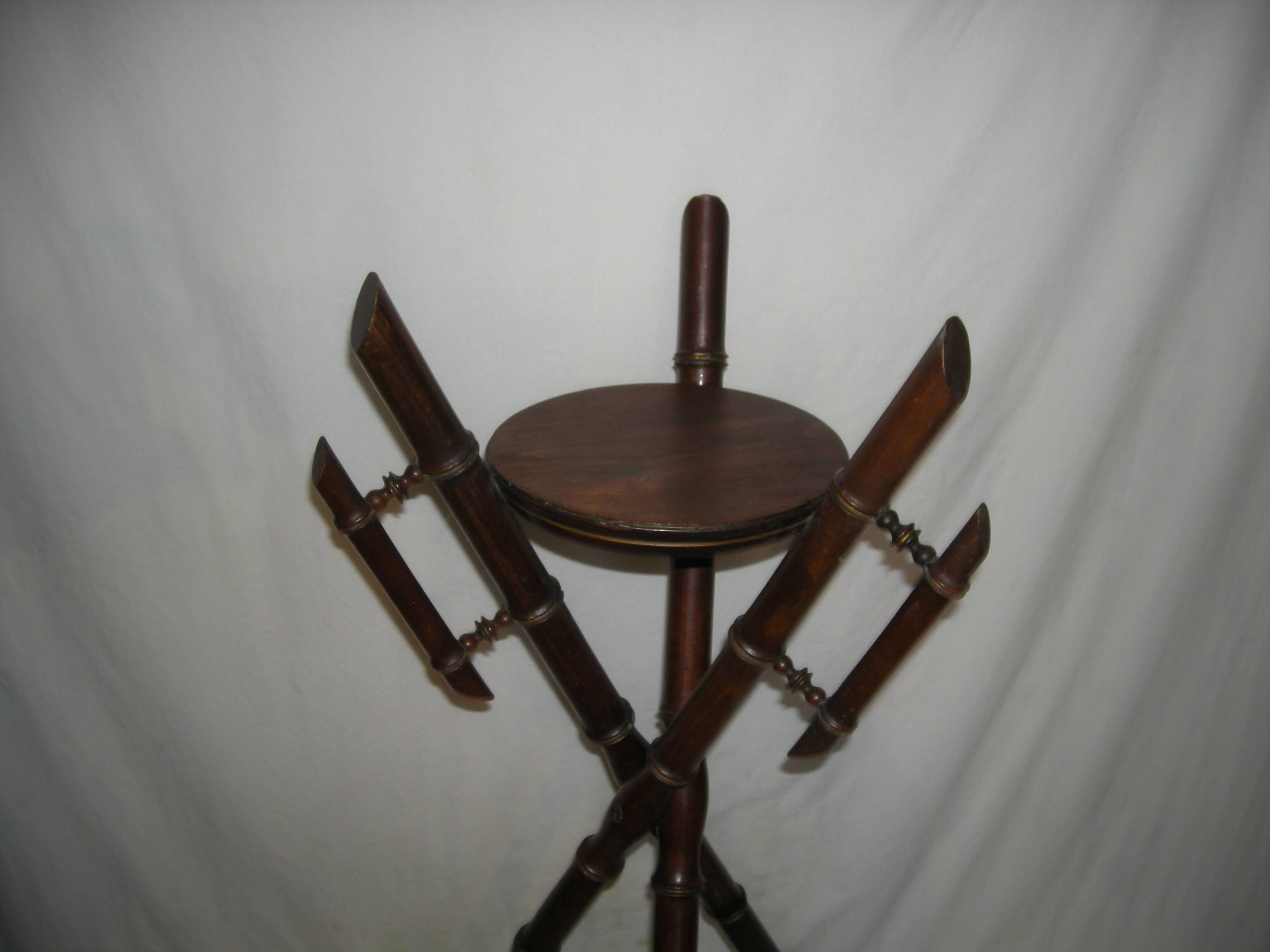 Napoleon III period tripod selette