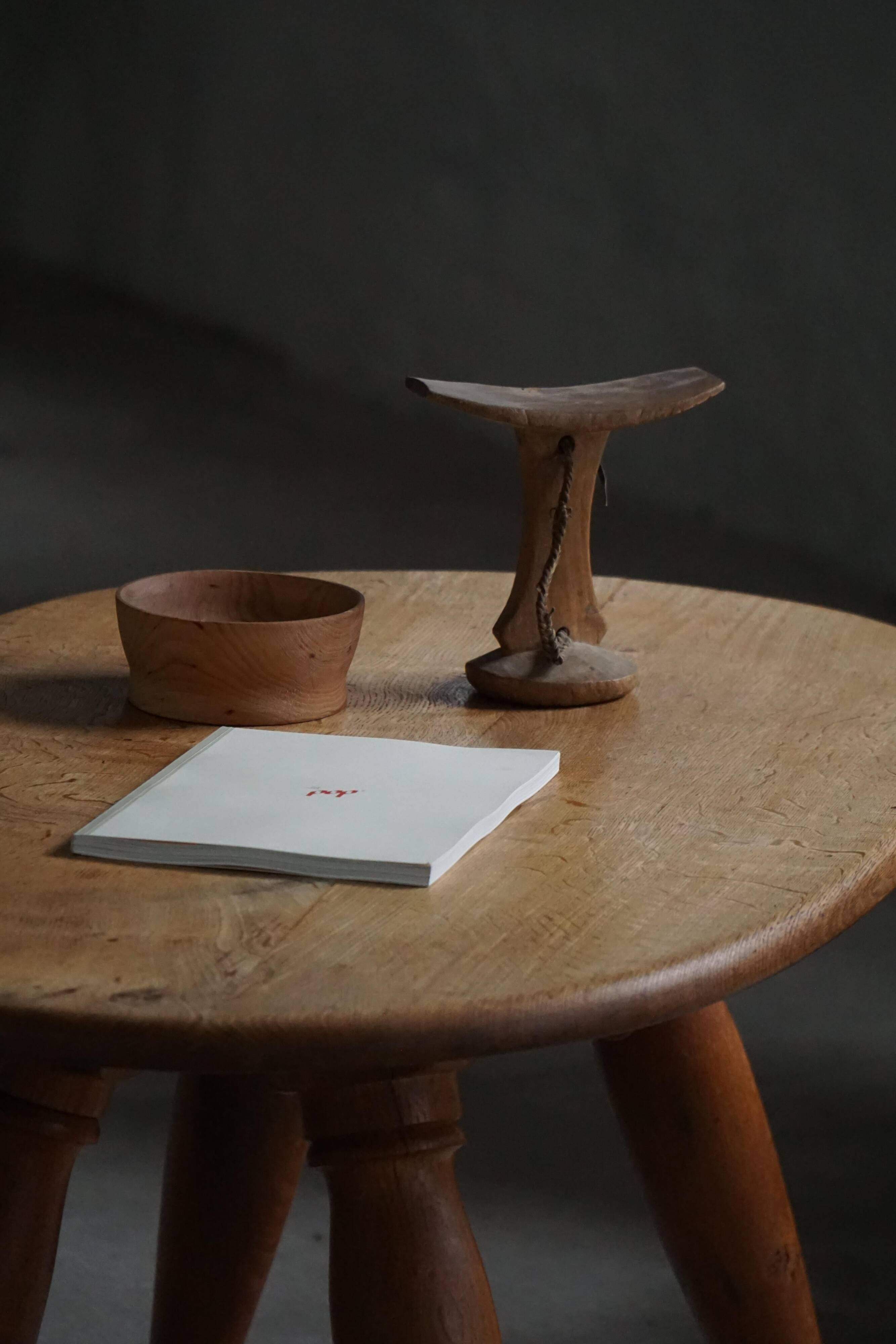 Mid-20th century Danish coffee table / side table in oak, Otto Færge, 1940s.