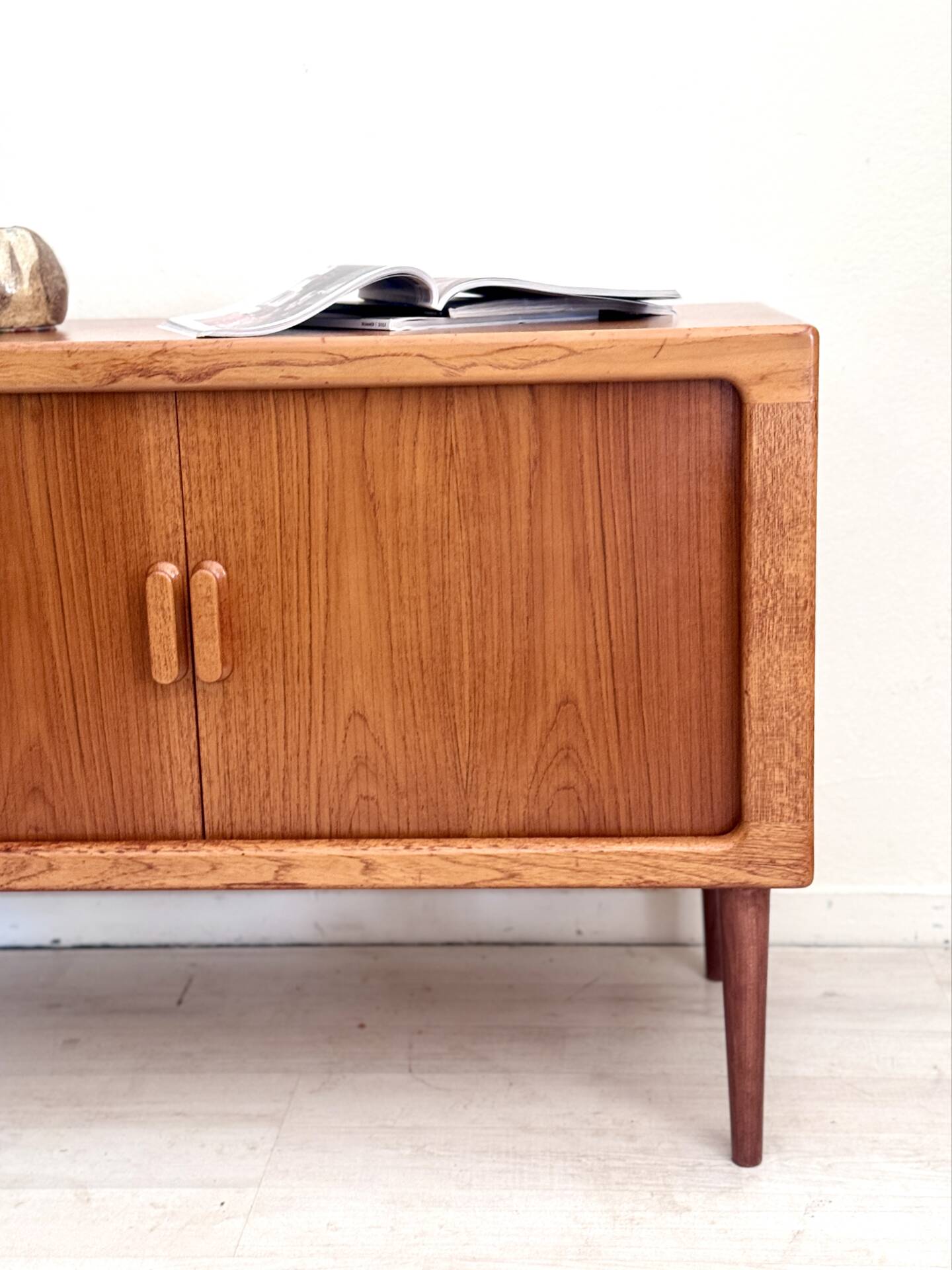 Vintage midcentury teak dressoir