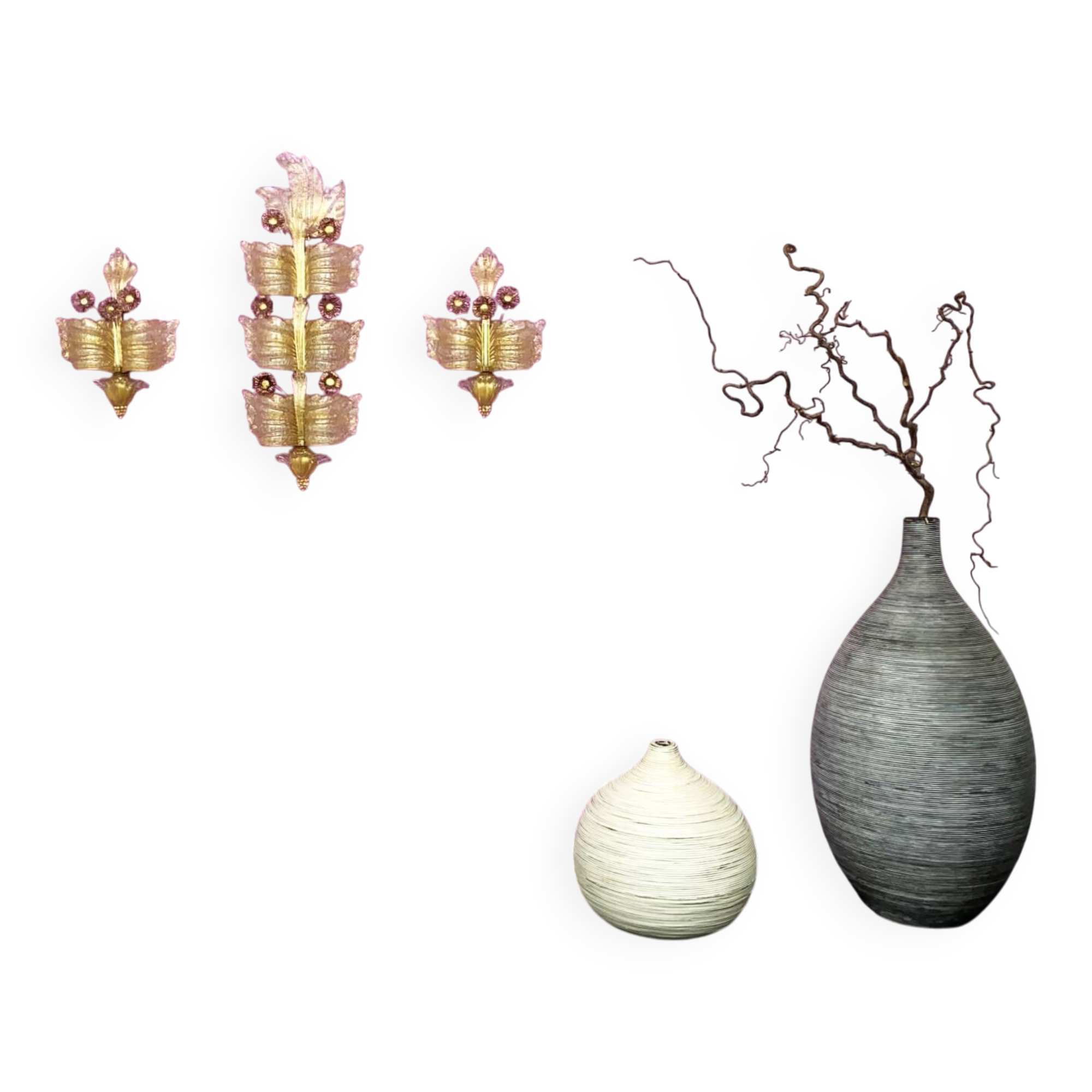 Trio / Ensemble de 3 appliques "Grand Hotel" par Barovier & Toso, Murano, Italie, années 1950. Verre vénitien avec de la poussière d'or et des fleurs en verre violet.