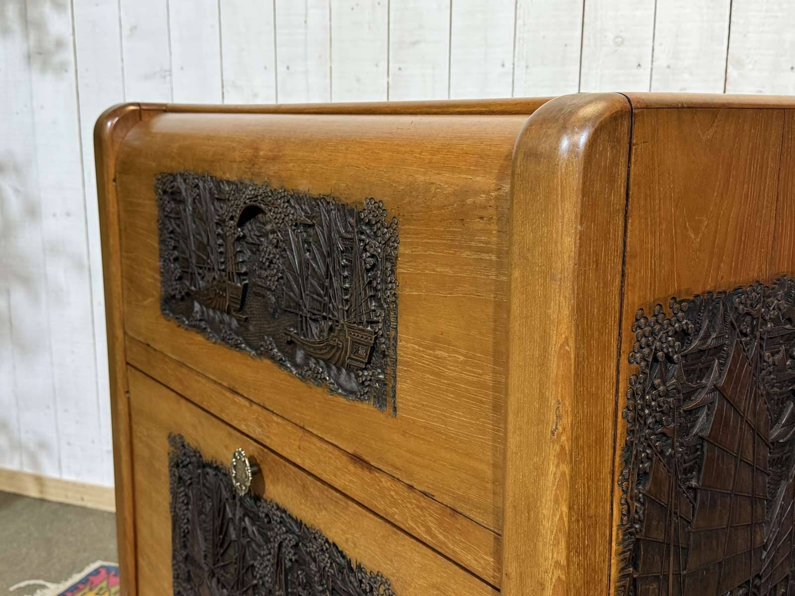 Chinese bar in richly carved teak, work from the 1980s.