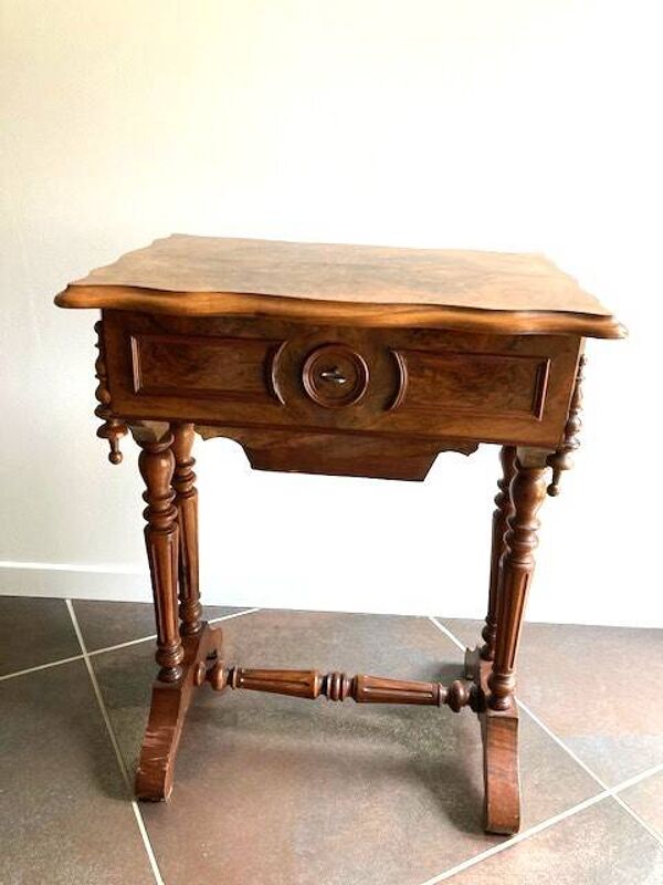 Table d'appoint, travailleuse en noyer d'époque Louis Philippe milieu XIXème