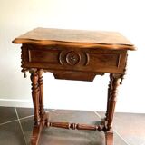 Table d'appoint, travailleuse en noyer d'époque Louis Philippe milieu XIXème