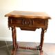 Table d'appoint, travailleuse en noyer d'époque Louis Philippe milieu XIXème