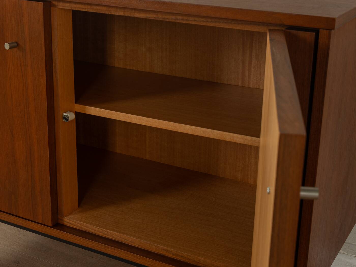 60s Dresser