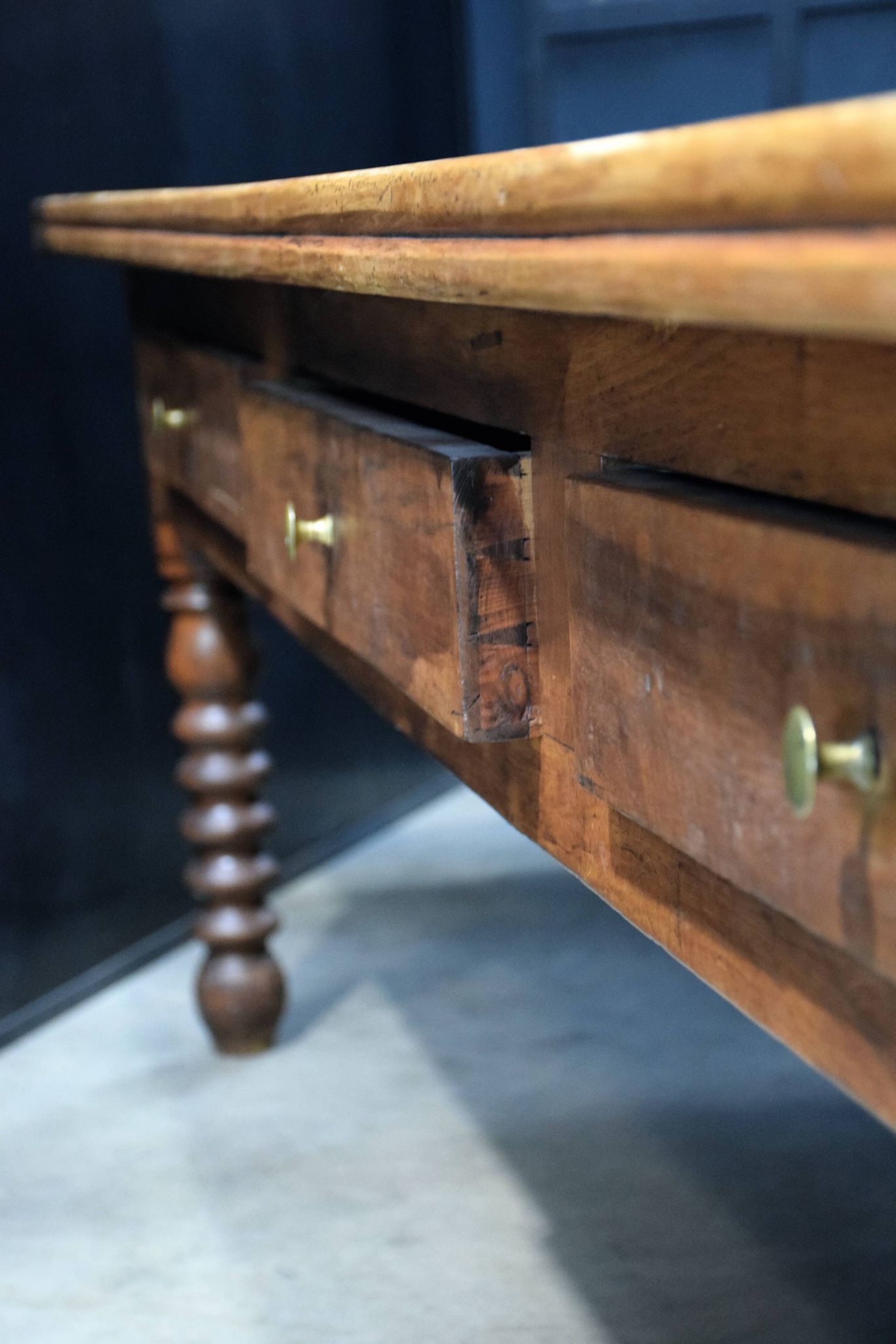 Passementier table with wooden drawers Walnut - France Lyon 1880'