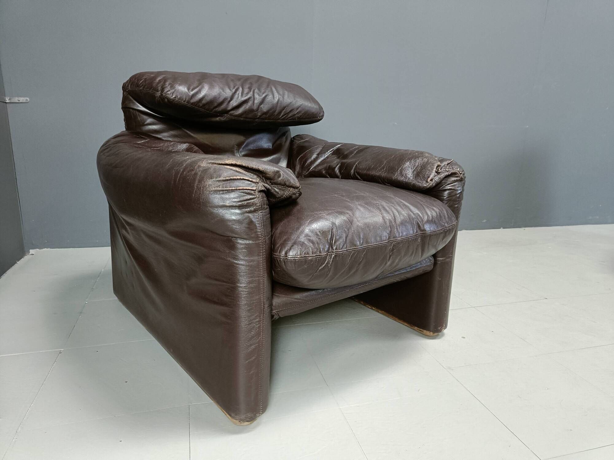 Maralunga leather sofa by Vico Magistretti for Cassina, 1973