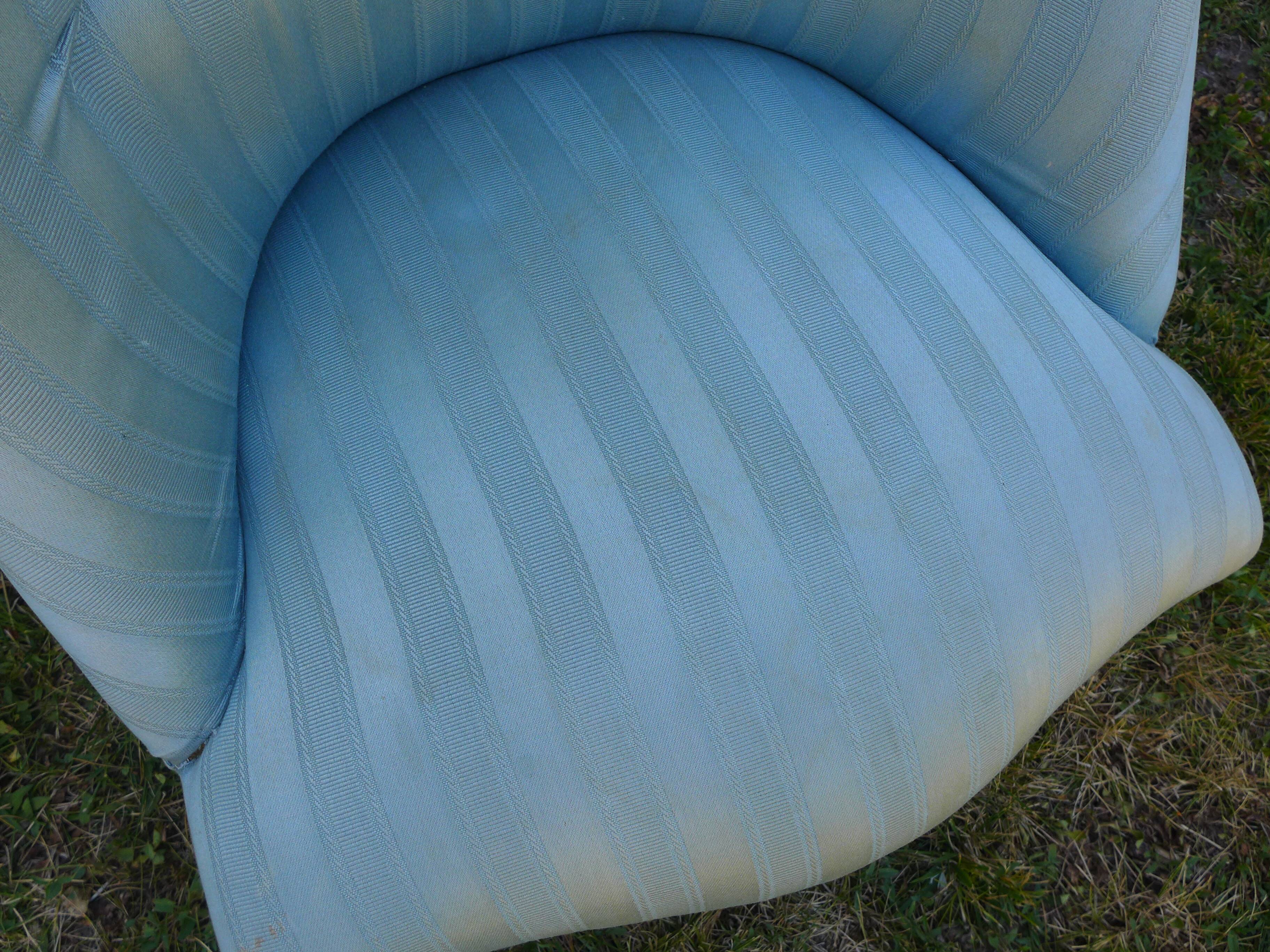 Blue toad chair