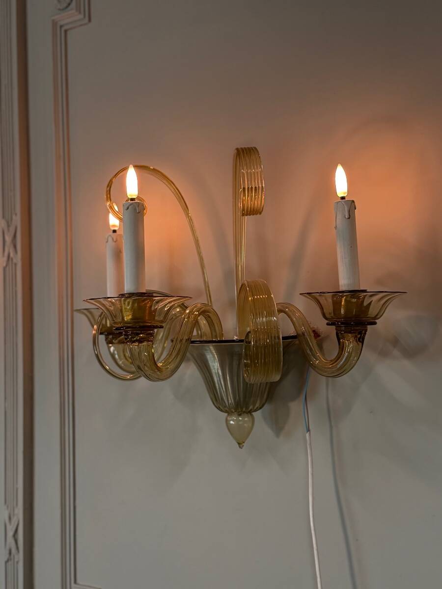 Venetian wall light in gilded Murano glass, circa 1940, set of five available.