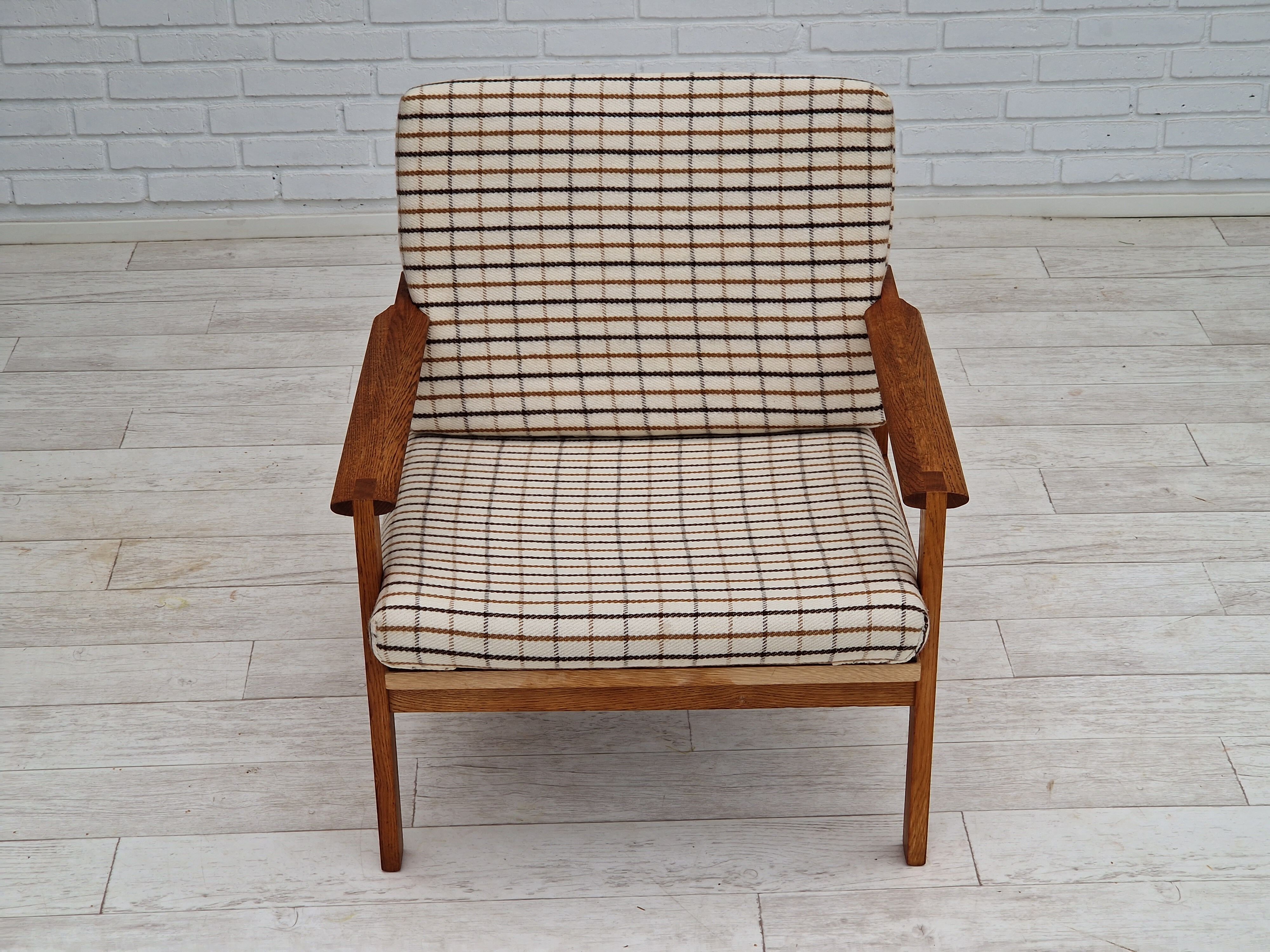 Années 1970, design danois par Illum Wikkelsø, modèle Capella pour Eliersen Møbler, bois de chêne.