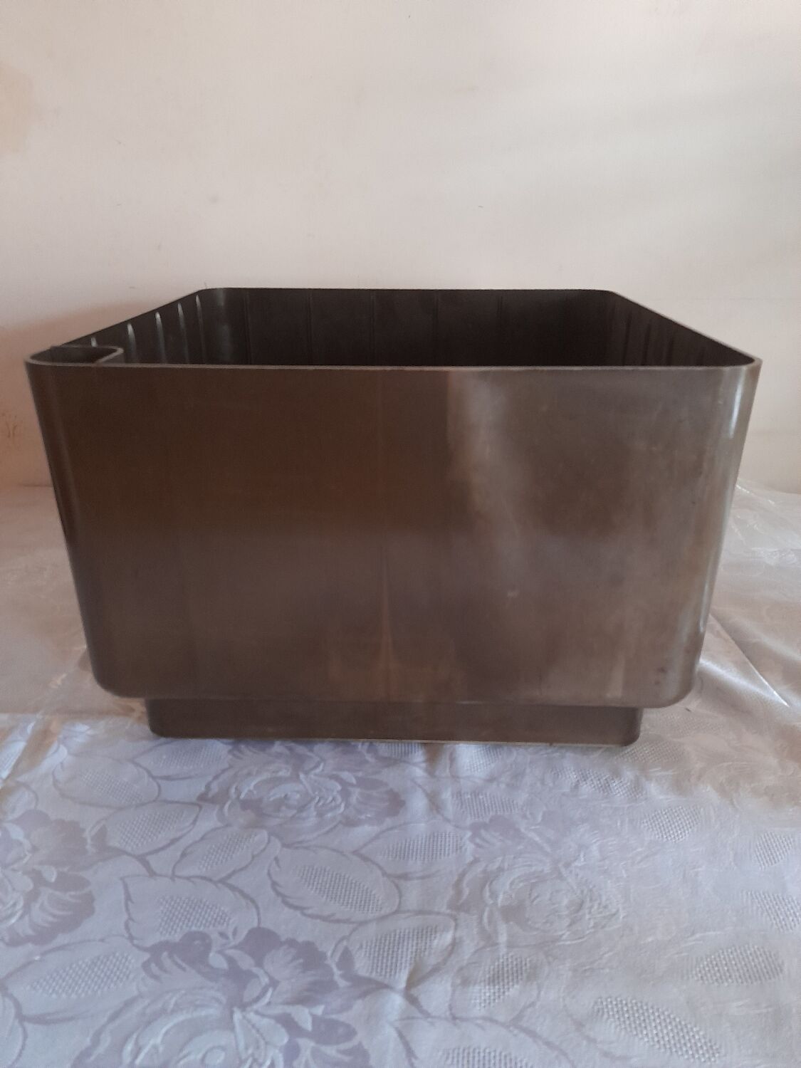 Flower box with water reserve year 1980