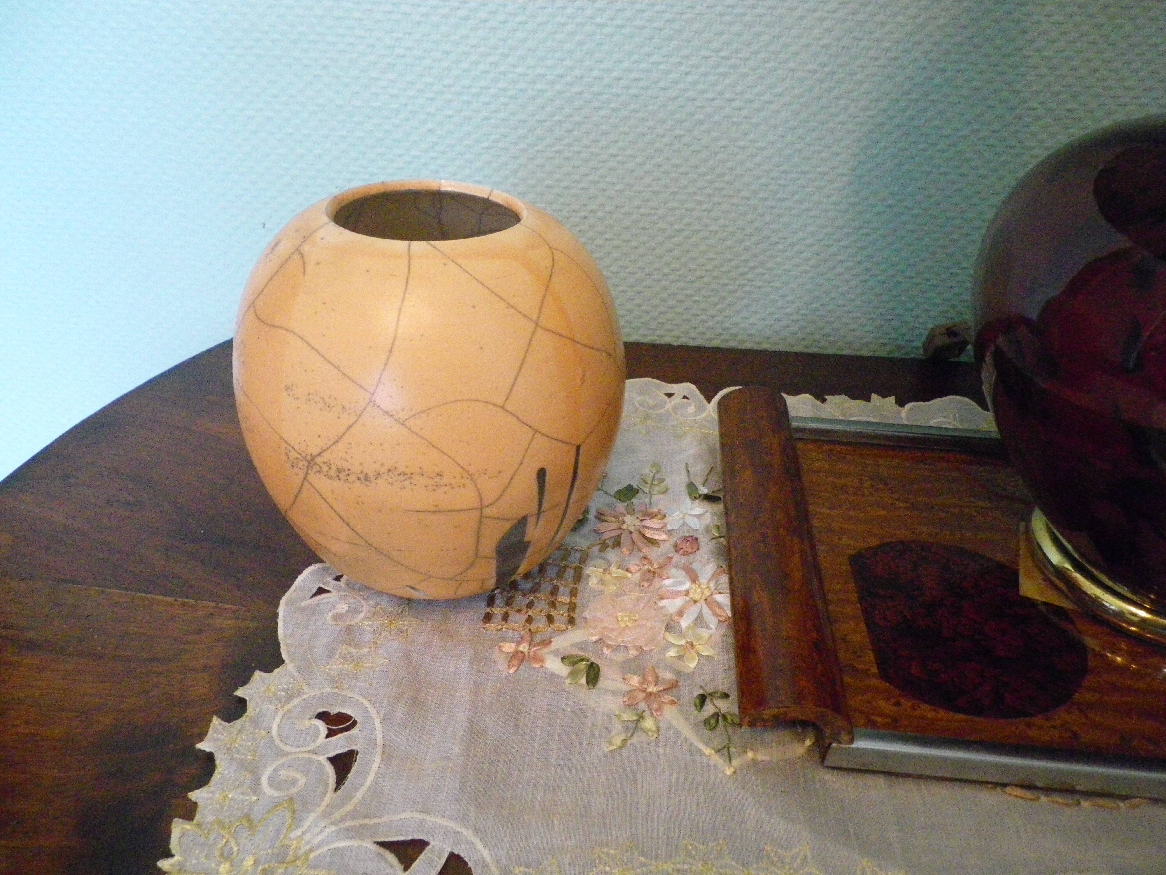 Poterie artisanale, vase raku
